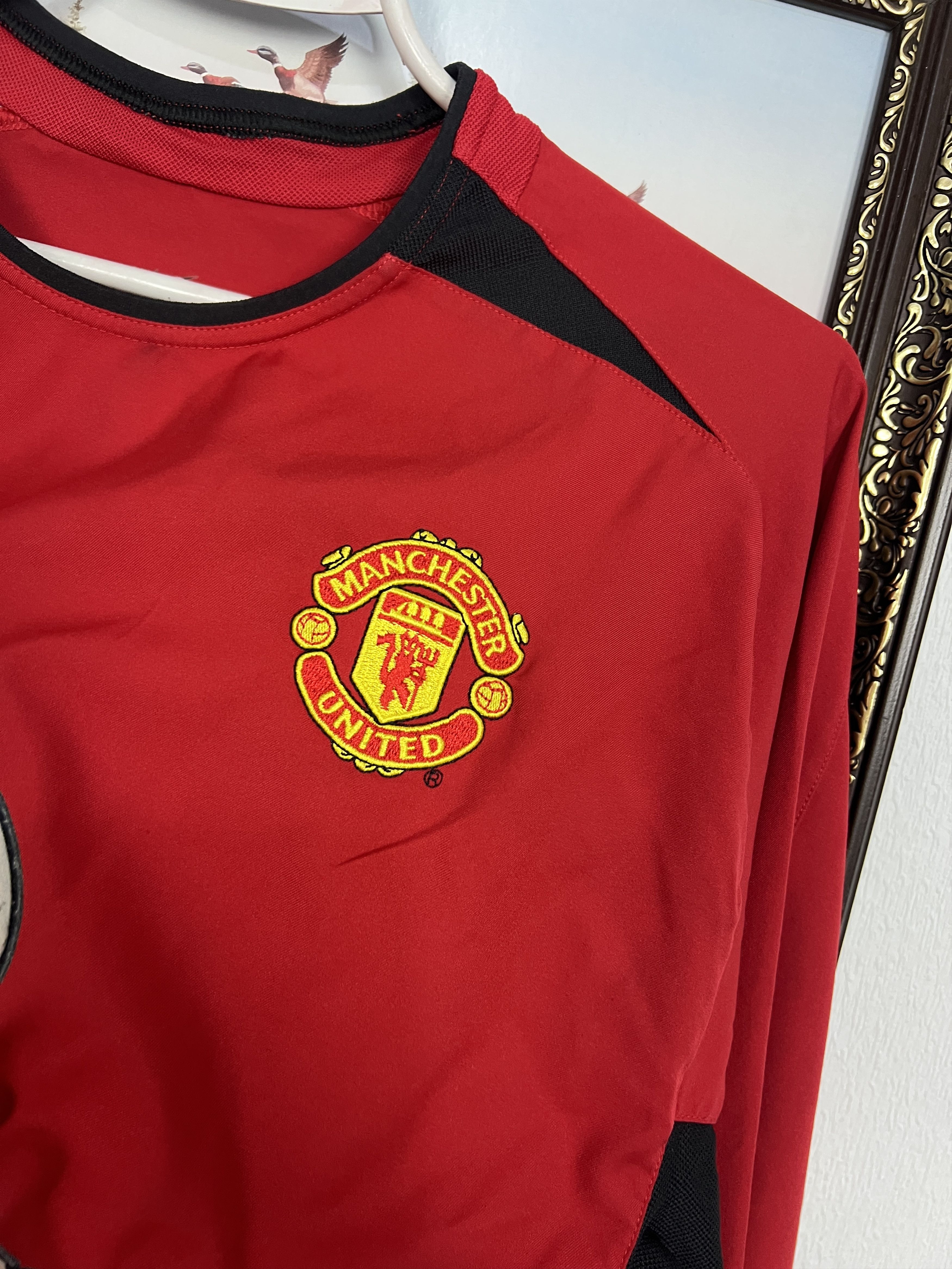 Nike Manchester United football shirt Soccer Long Sleeve Jersey Size US M / EU 48-50 / 2 - 4 Thumbnail