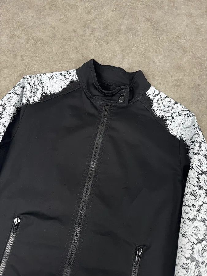 Moschino 2010s Moschino Black & White Lace Light Zip-Up Jacket Size M / US 6-8 / IT 42-44 - 5 Thumbnail