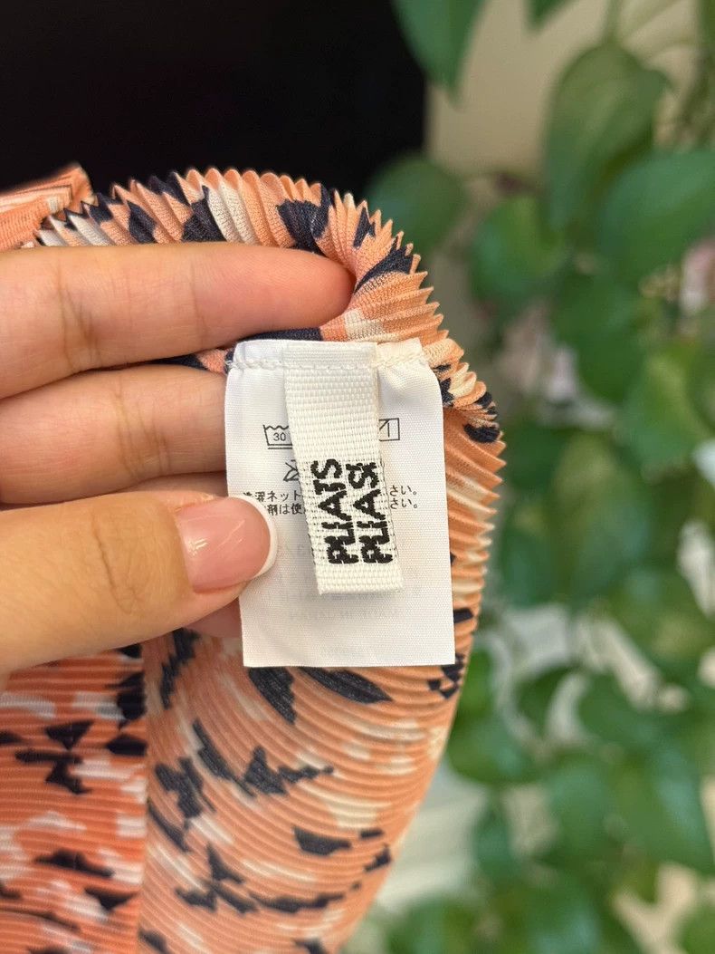 Issey Miyake Issey Miyake size:3 A light orange pleated short-sleeved t Size XS / US 0-2 / IT 36-38 - 2 Thumbnail