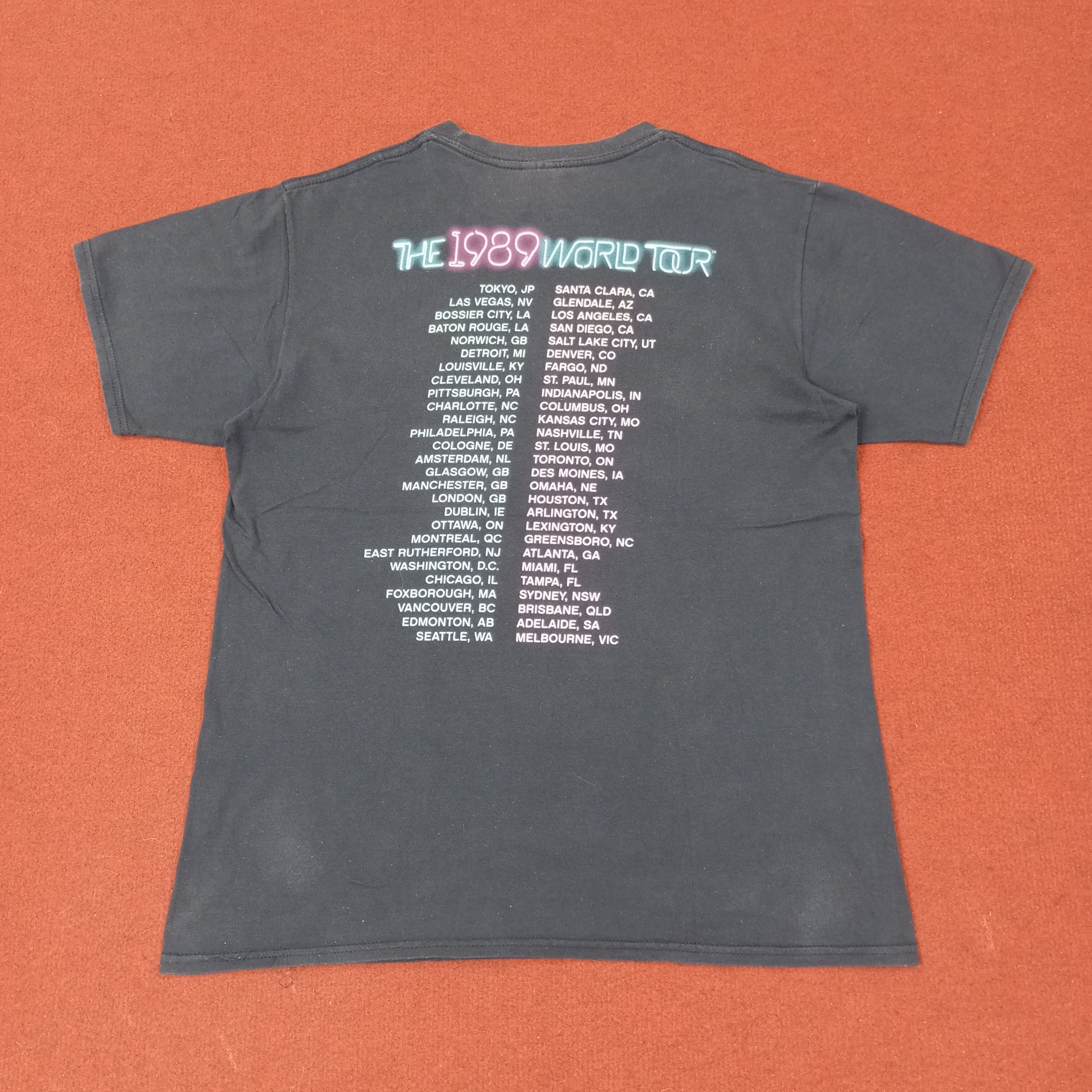 Band Tees Taylor Swift Singer Music Tour Tshirt c223n66 Size US M / EU 48-50 / 2 - 6 Thumbnail