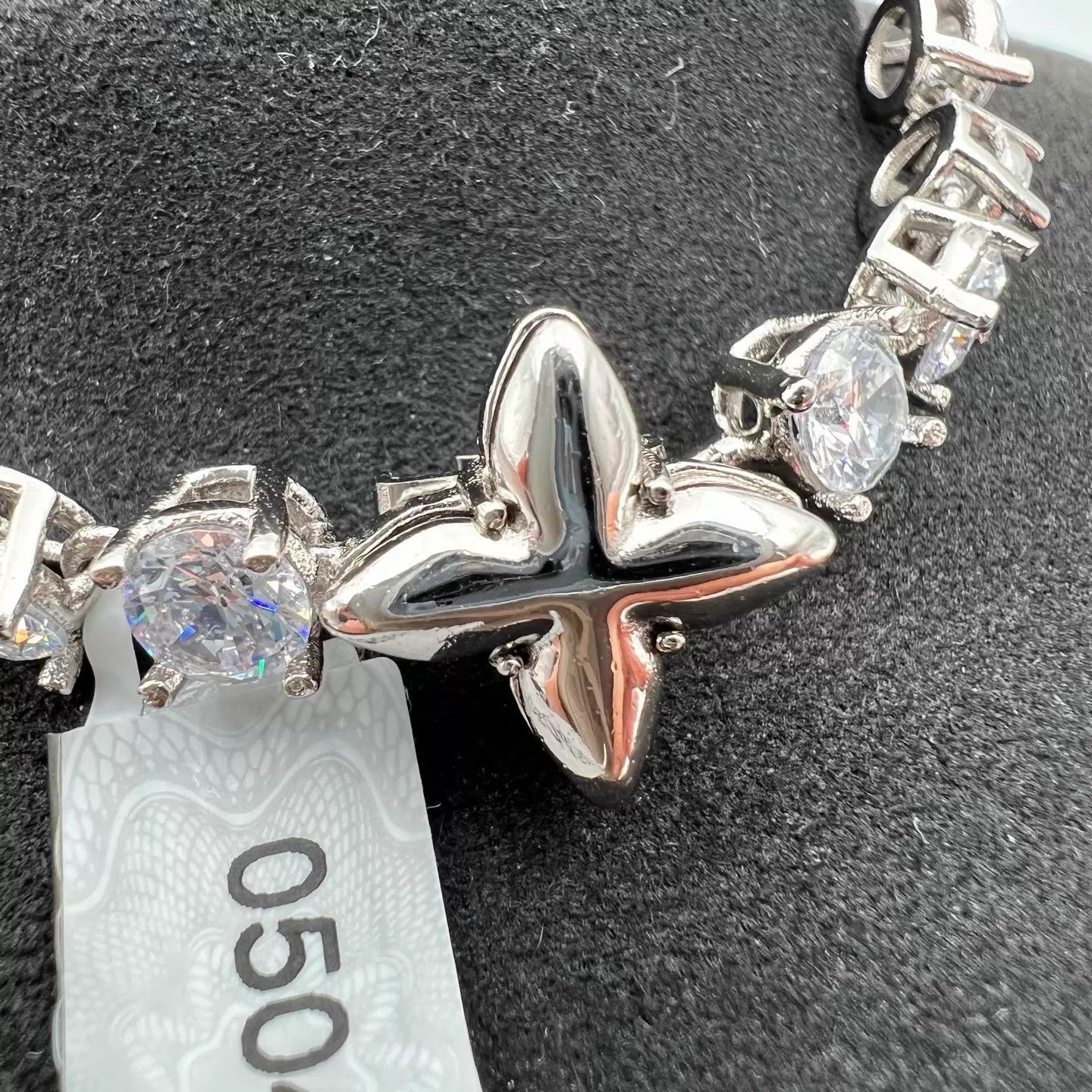 Louis Vuitton LV crystals white flower clasp bracelet L new Size ONE SIZE - 2 Thumbnail