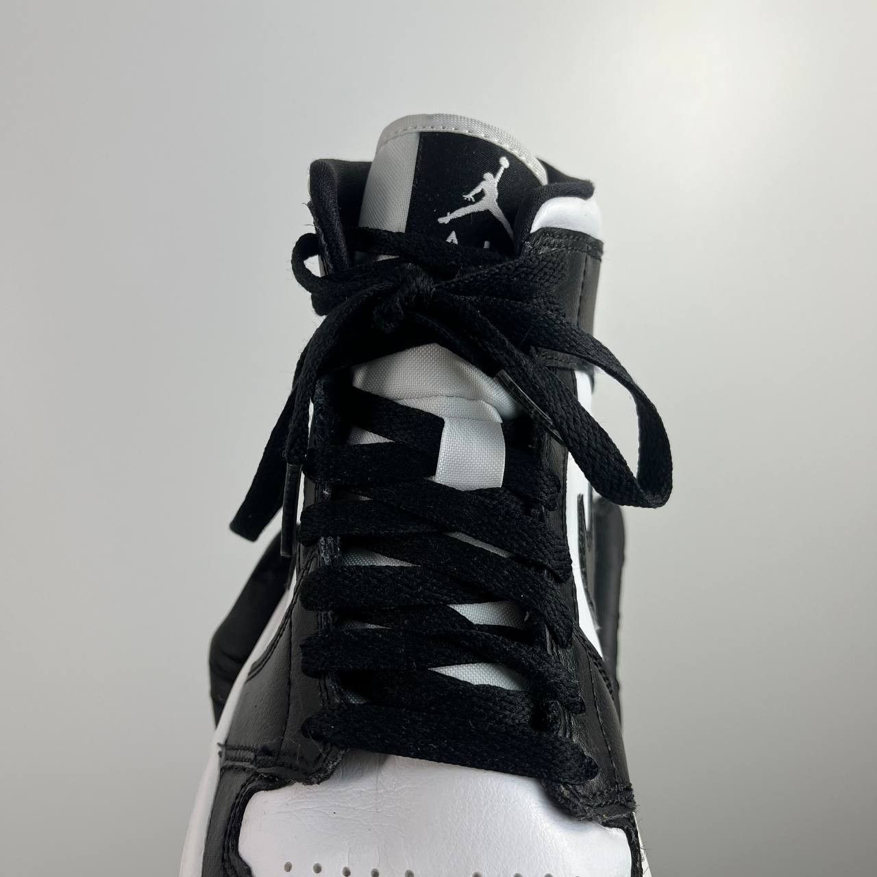 Nike Nike Air Jordan 1 Mid Black White Sneakers Womens Size 37.5 Size US 6.5 / IT 36.5 - 6 Thumbnail