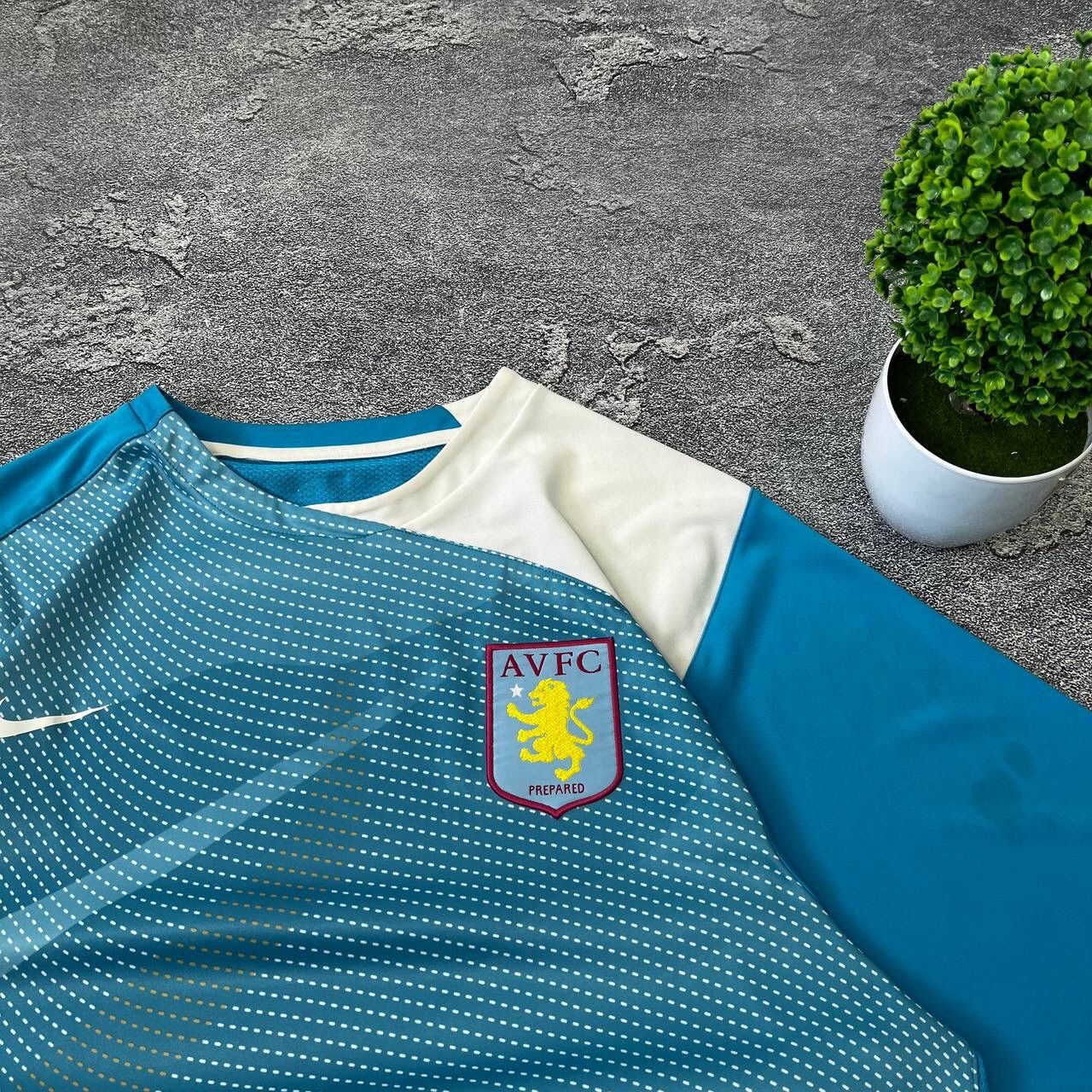 Nike Vintage Aston Vila Nike Total-90 Training Y2K Football Size US M / EU 48-50 / 2 - 12 Thumbnail