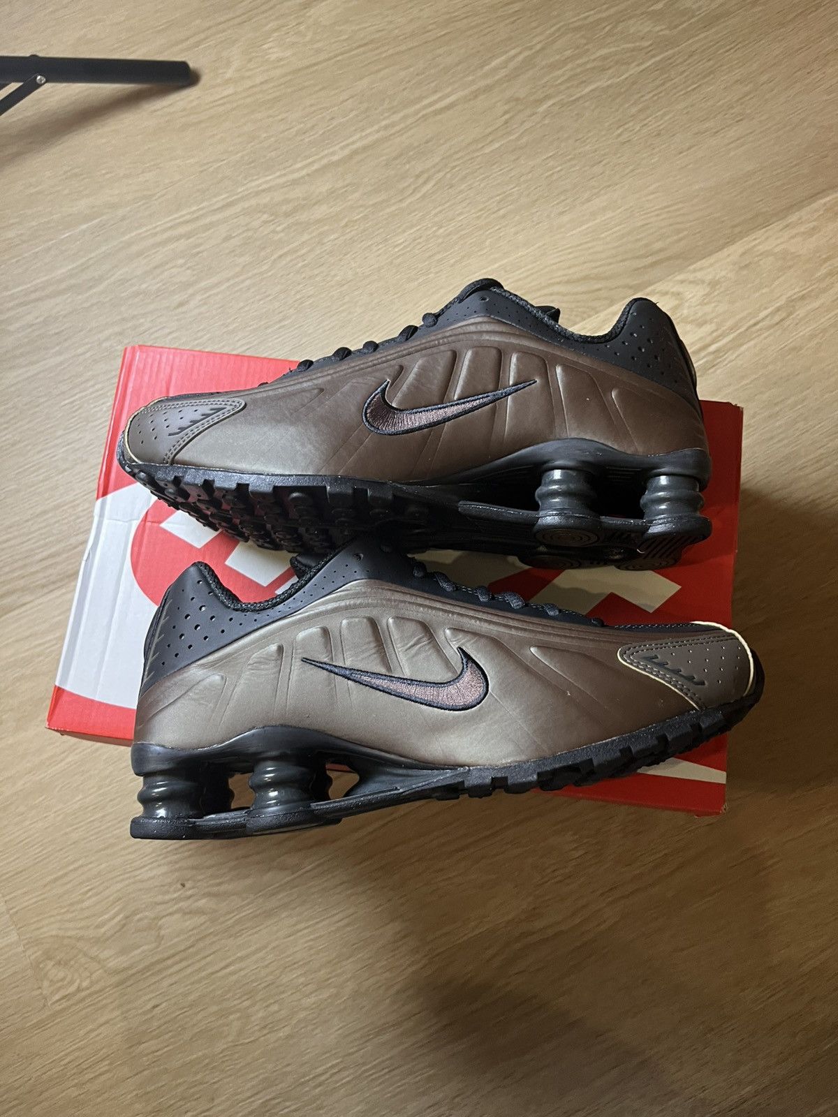 Nike nike shox r4 brown and black Size US 9 / IT 39 - 1 Thumbnail