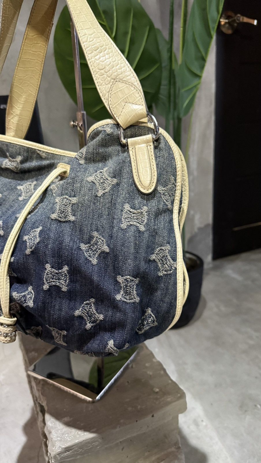 Celine Céline Celine Blue Triomphe Denim Tote Bag White Size ONE SIZE - 4 Thumbnail
