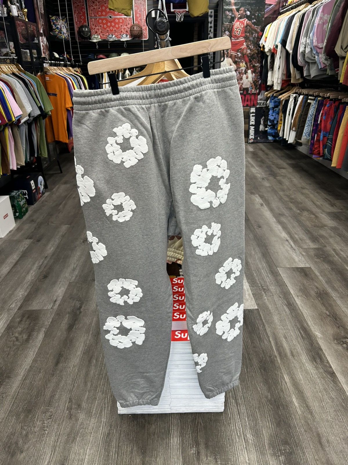 DENIM TEARS Denim Tears The Cotton Wreath Sweatpant Size US 34 / EU 50 - 2 Thumbnail