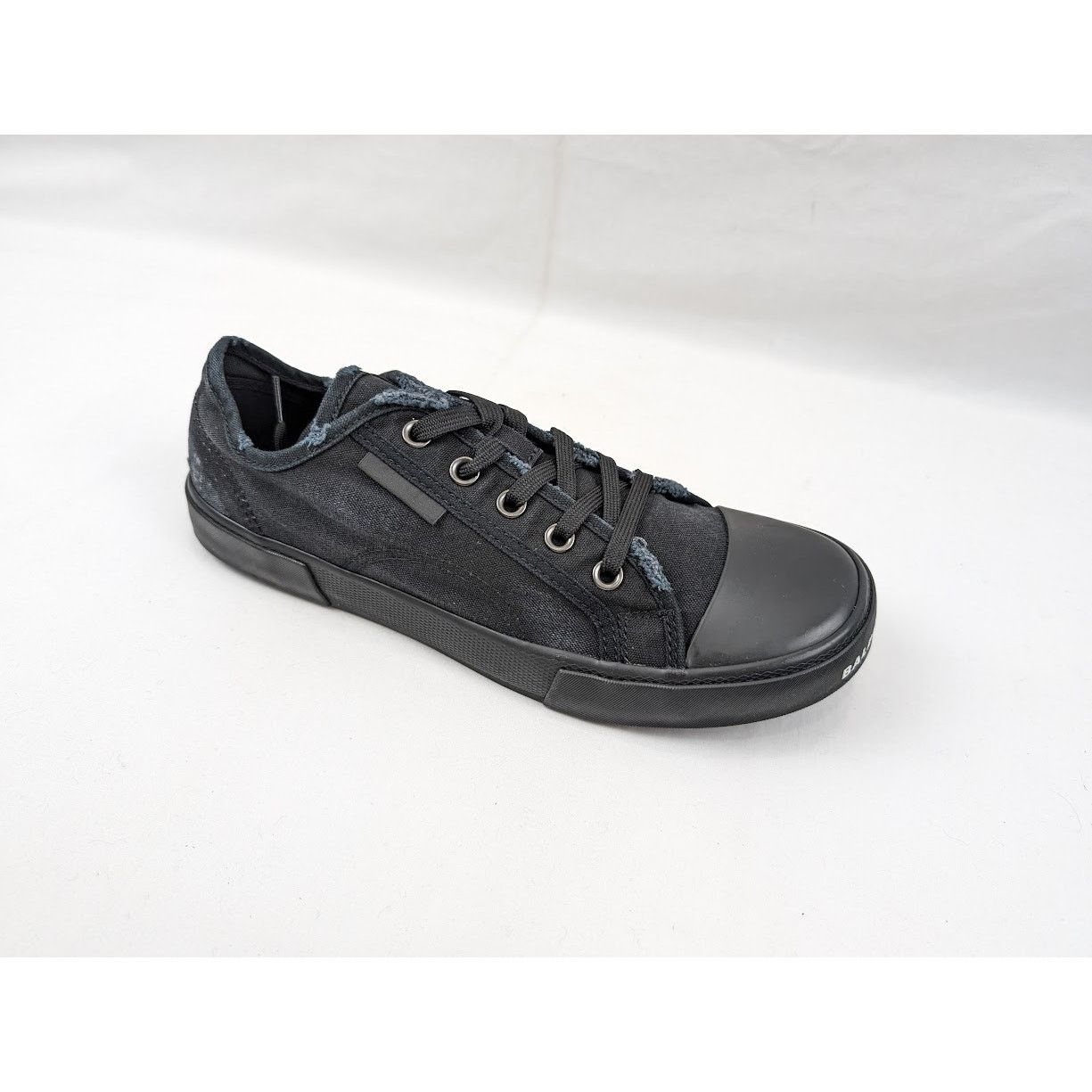 Balenciaga o1rshd1 Paris Low-Top Sneakers in Black Size US 9 / EU 42 - 2 Thumbnail