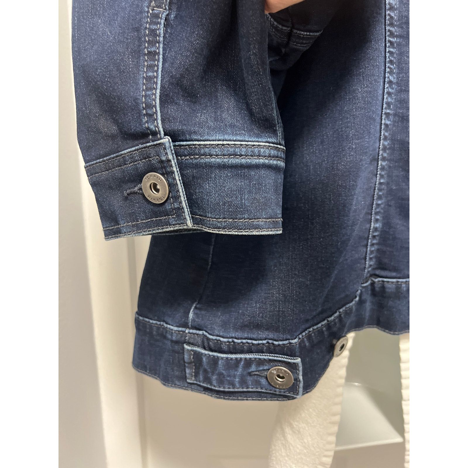 Other Torrid Dark Wash Denim Jean Jacket, Size 3 (3XL / 22-24) Size 3XL / US 20-22 - 6 Thumbnail