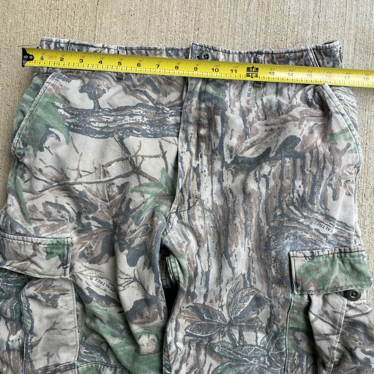 Realtree Vintage Rattlers Brand RealTree Camo Cargo Pants Mens 33x29 Size US 33 - 5 Thumbnail