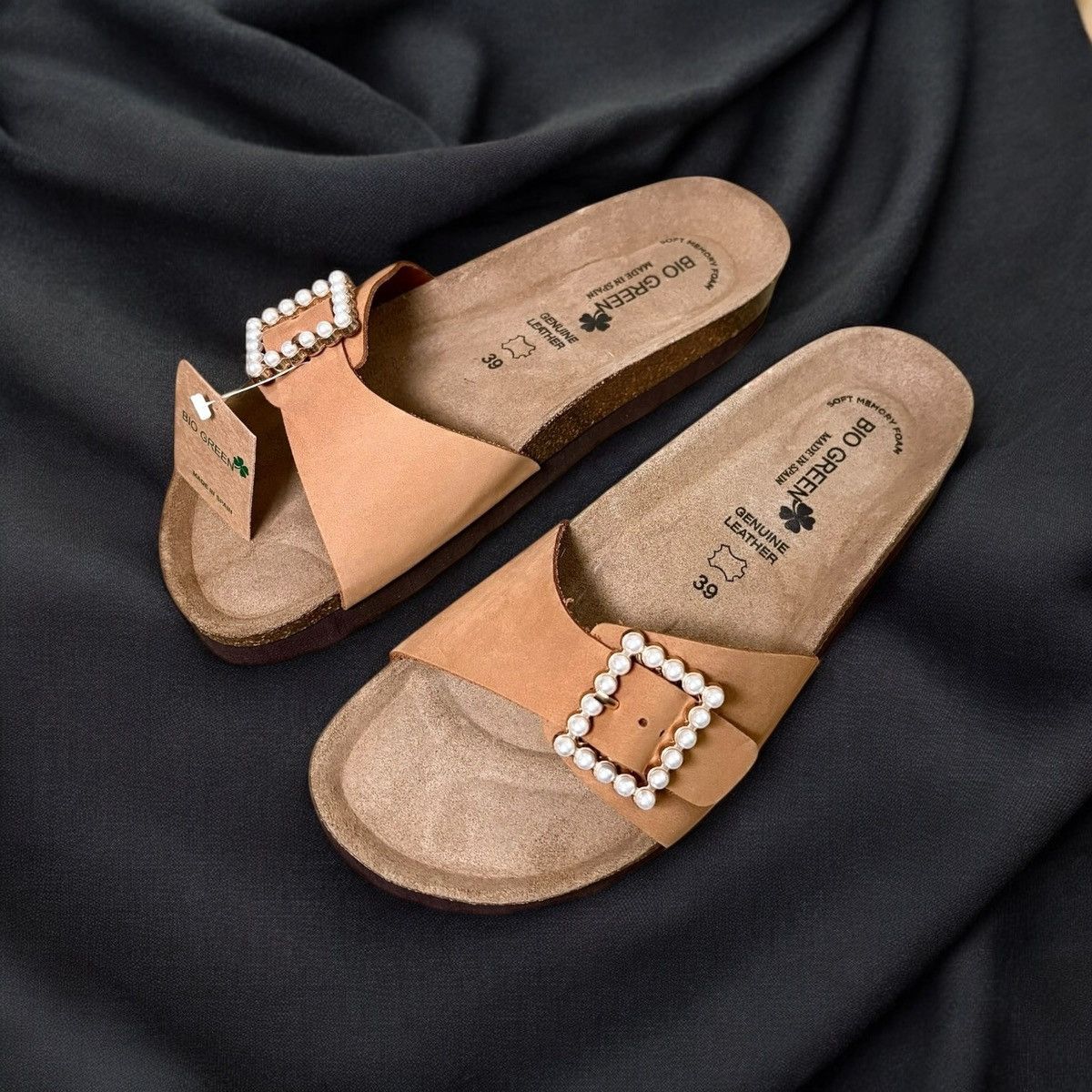Other Bio Green Women’s Pearl Buckle Leather Sandals Sz 8.5 39 Size US 8.5 / IT 38.5 - 1 Thumbnail