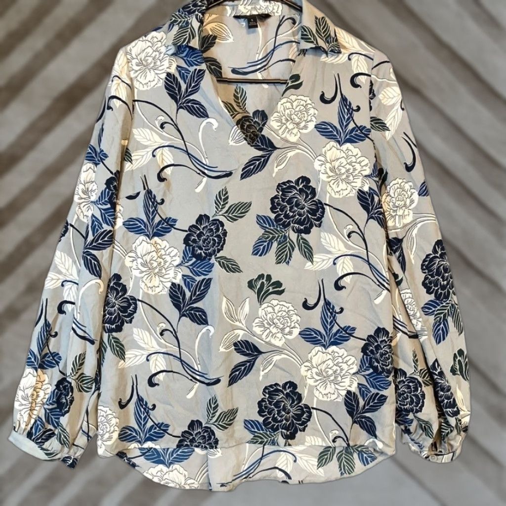 Banana Republic Banana Republic Womens Blouse Gray Floral V Neck Collared Long Sleeve Small Size S / US 4 / IT 40 - 1 Thumbnail