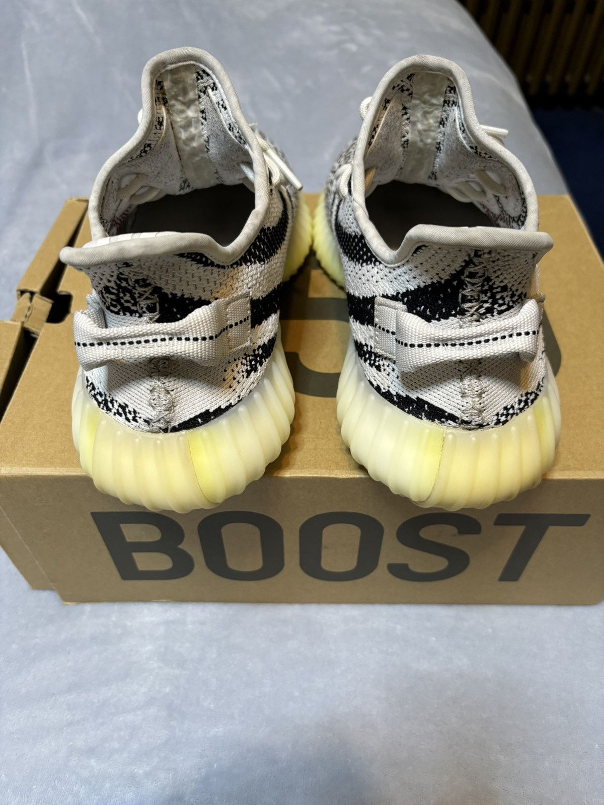 Adidas Adidas Yeezy Boost 350 V2 Low Zebra 2017 Size 9.5 Size US 9.5 / EU 42-43 - 5 Thumbnail