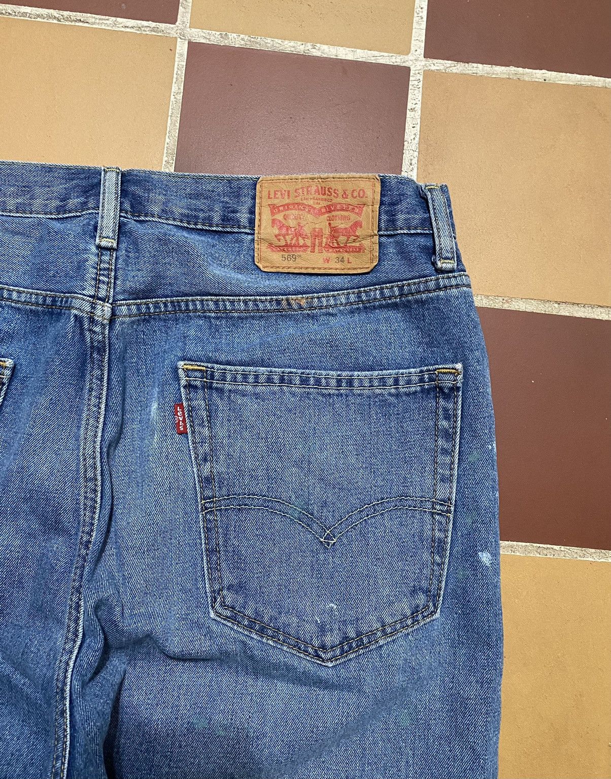 Levi's Vintage Levi’s 569 short jorts Baggy Y2K skater Size US 34 / EU 50 - 3 Thumbnail