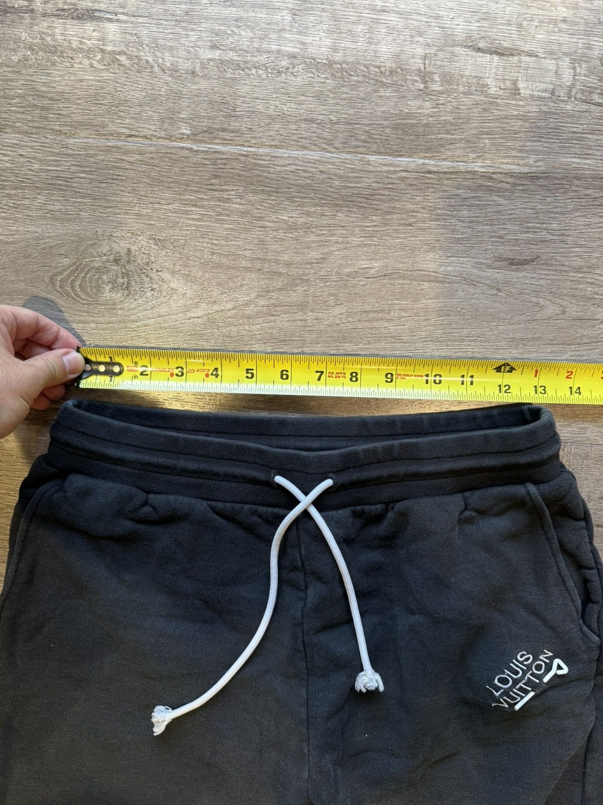 Louis Vuitton Louis Vuitton Signature Pin Logo Sweatpants Size US 34 / EU 50 - 4 Thumbnail