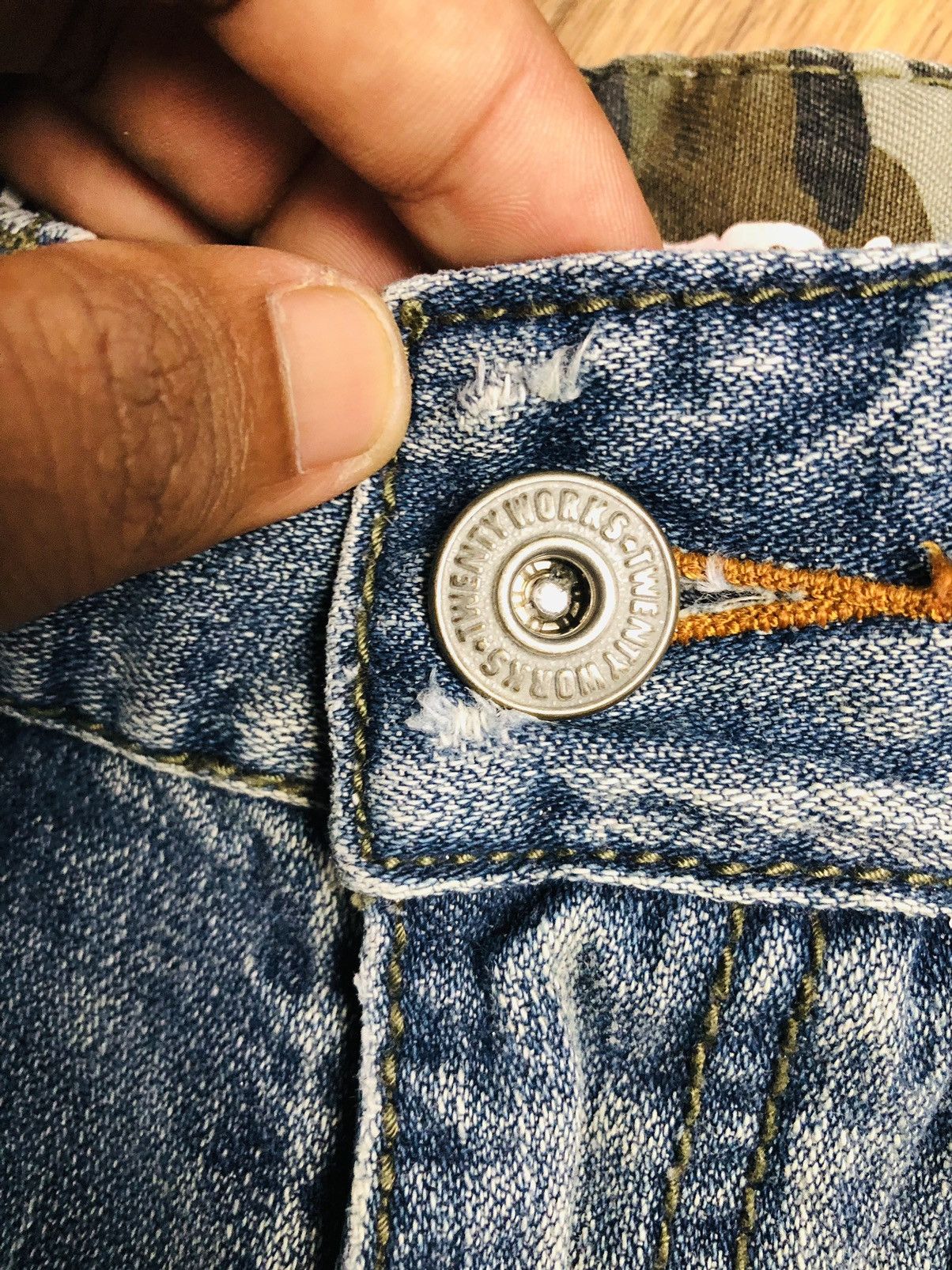 Twenty TWENTY WORKS Distressed Camo Jeans (38) Size US 31 - 9 Thumbnail