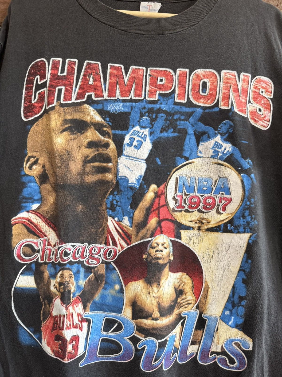 NBA Vintage 90s Chicago Bulls 1997 Championship Rap Tee Size US XL / EU 56 / 4 - 3 Thumbnail