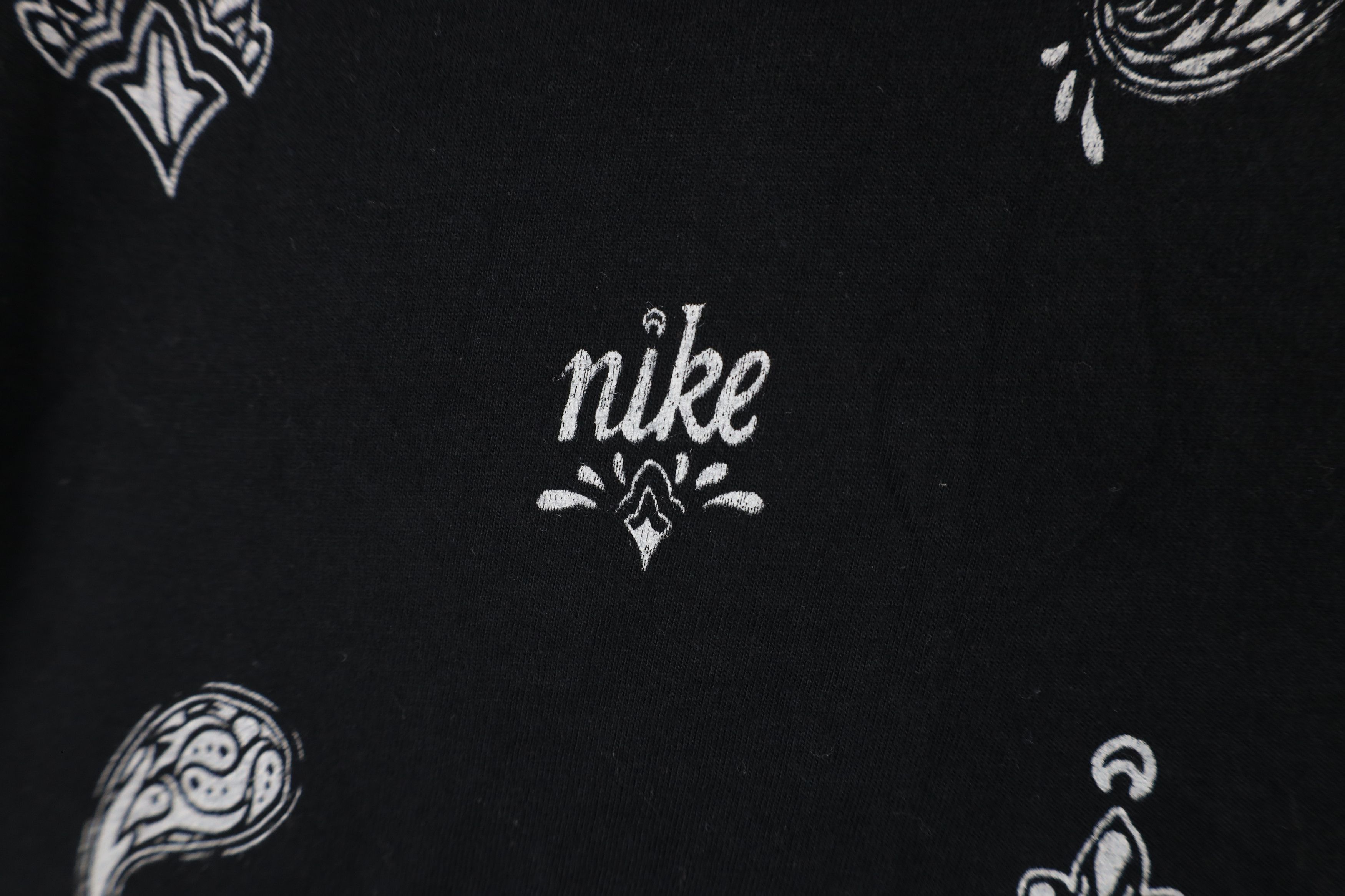 Nike × Vintage Nike Script Geometric Paisley All Over Print T-Shirt Black Size US XL / EU 56 / 4 - 10 Thumbnail