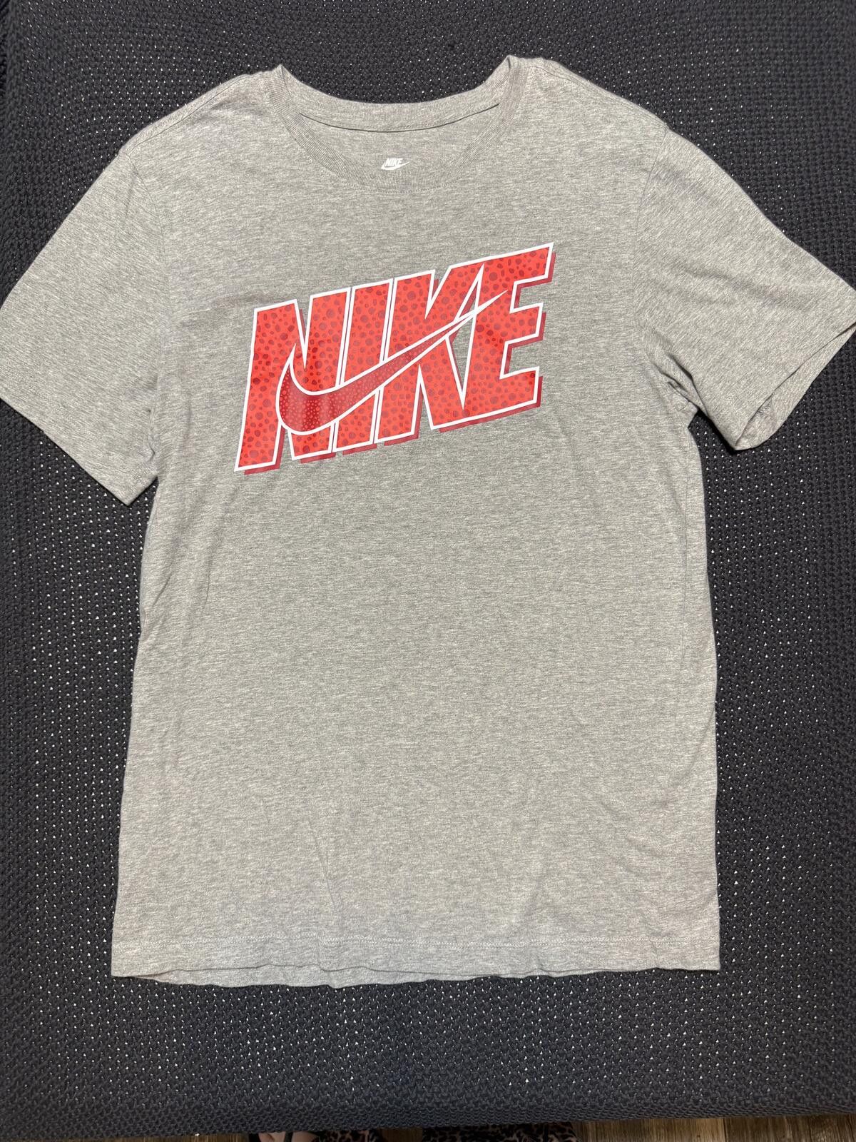 Nike Nike The Nike Tee Grey Short Sleeve T-Shirt Small Size US S / EU 44-46 / 1 - 1 Thumbnail