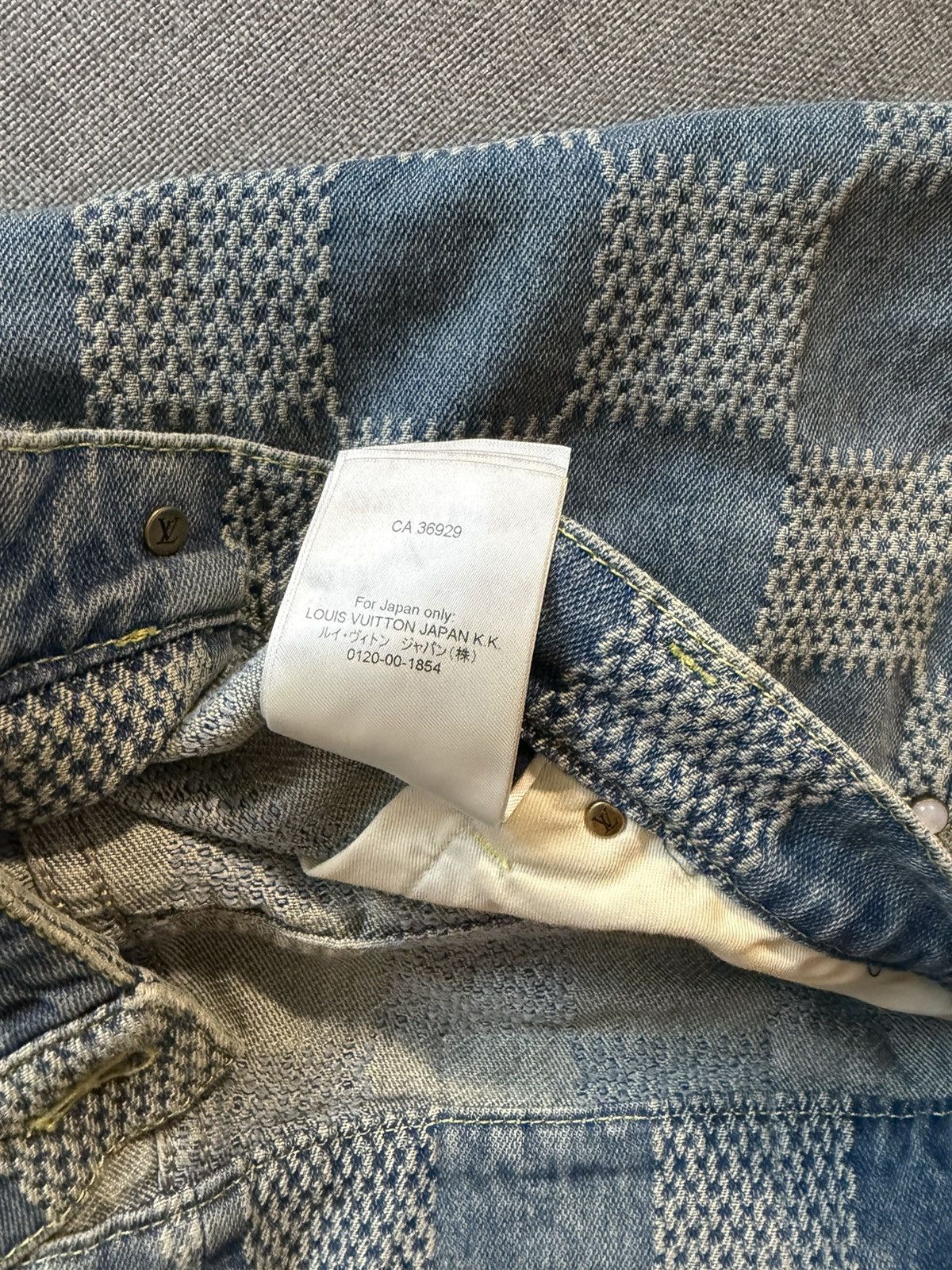 Louis Vuitton Louis Vuitton Damier 3D Light Denim Shorts Size US 29 - 8 Thumbnail