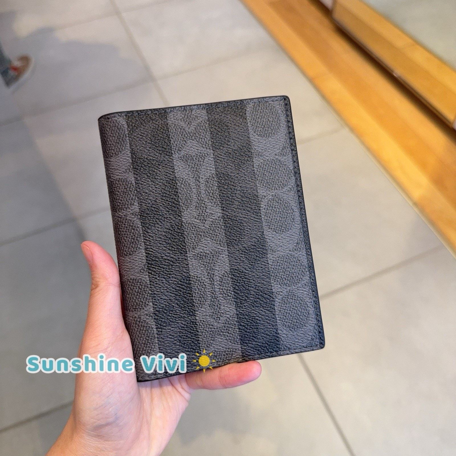 Coach NWT Coach Passport Card Case Stripes Black/Grey CEB77 Size ONE SIZE - 1 Thumbnail