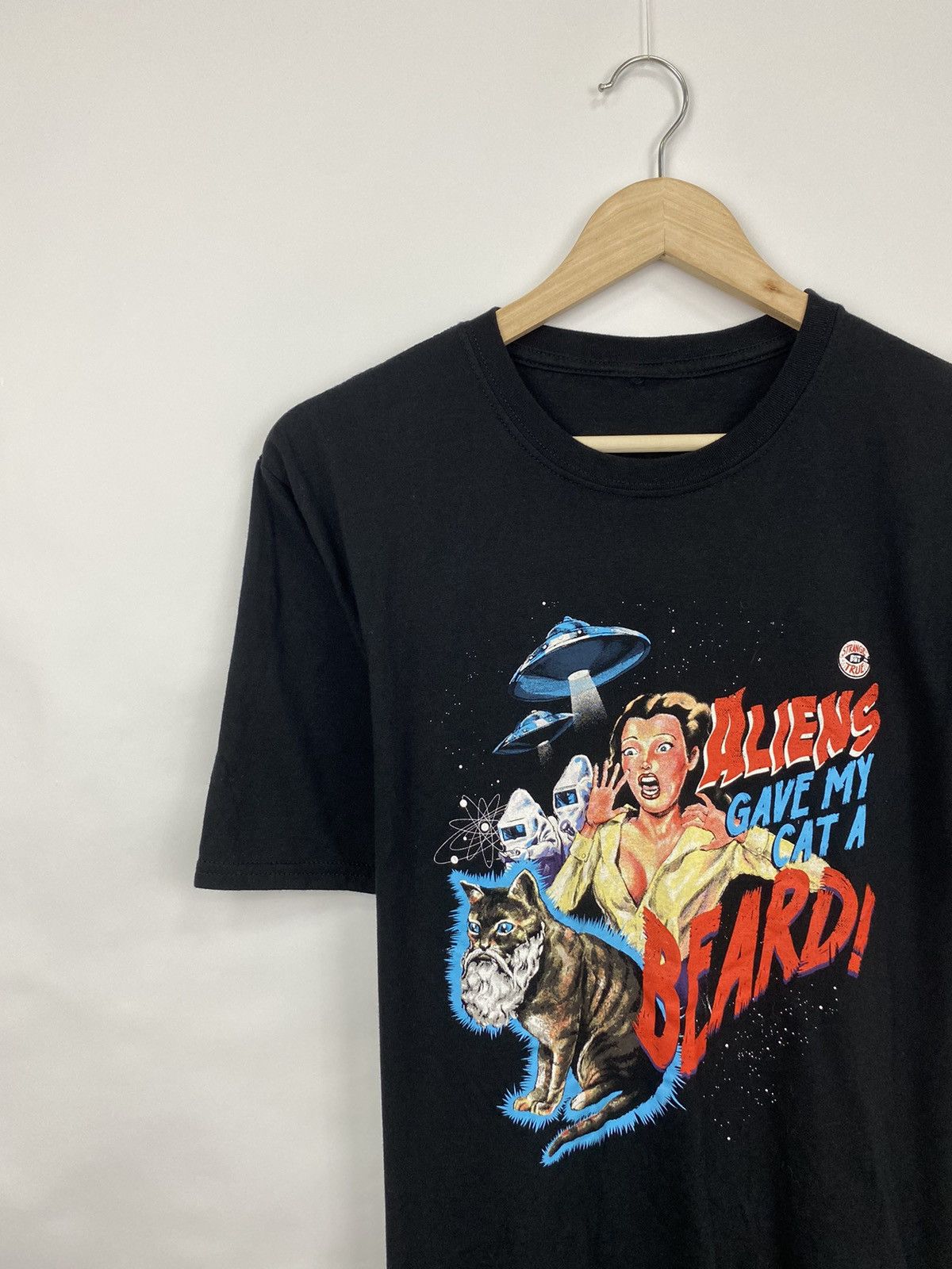 Gildan Vintage Aliens Gave My Cat A Beard retro rare hype Y2K Size US M / EU 48-50 / 2 - 3 Thumbnail