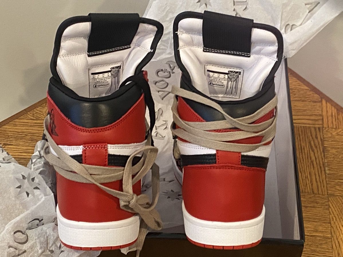 Vogal stand megalace jordan 1