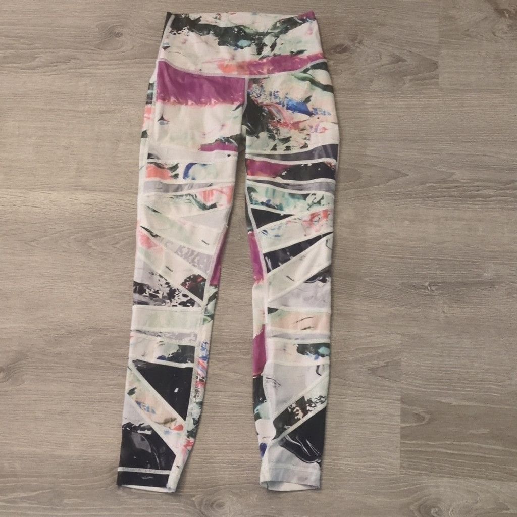 Lululemon Lululemon high times pigment wave size 4? Size 27" / US 4 / IT 40 - 1 Thumbnail