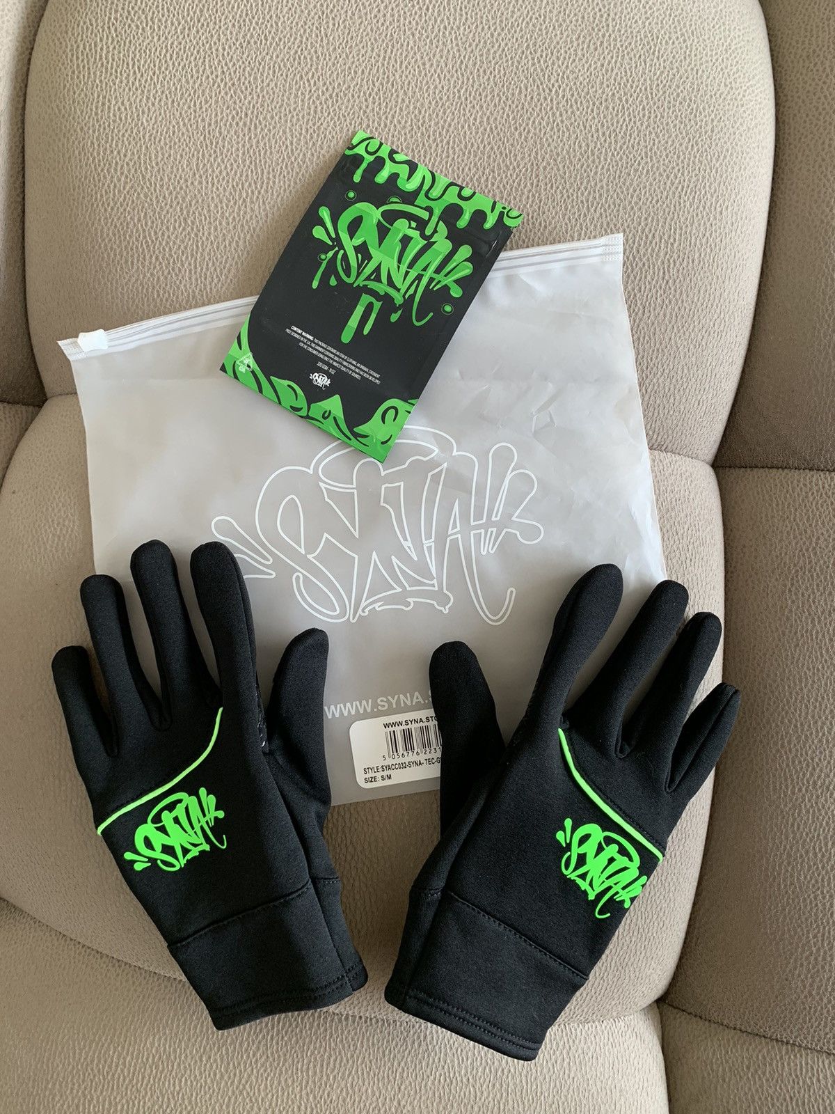 Syna tech gloves