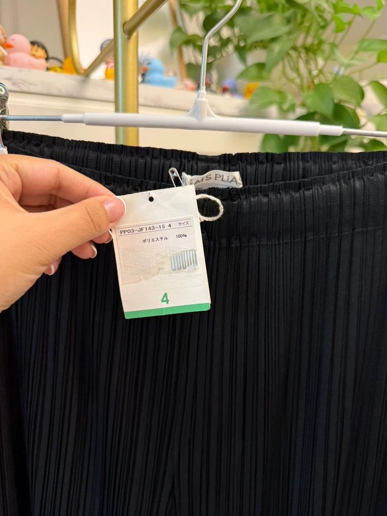 Issey Miyake Issey Miyake size:4 Black pleated trousers and straight-le Size 31" - 4 Thumbnail
