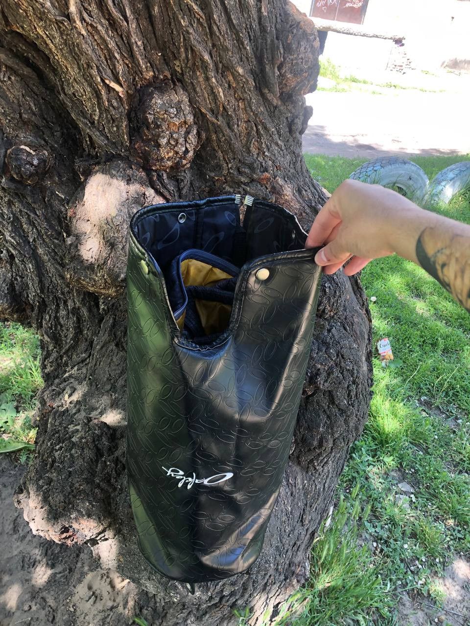 Oakley VINTAGE OAKLEY MONOGRAM DESIGNER BAG SURF RETRO Y2K 90s SK8 Size ONE SIZE - 1 Thumbnail