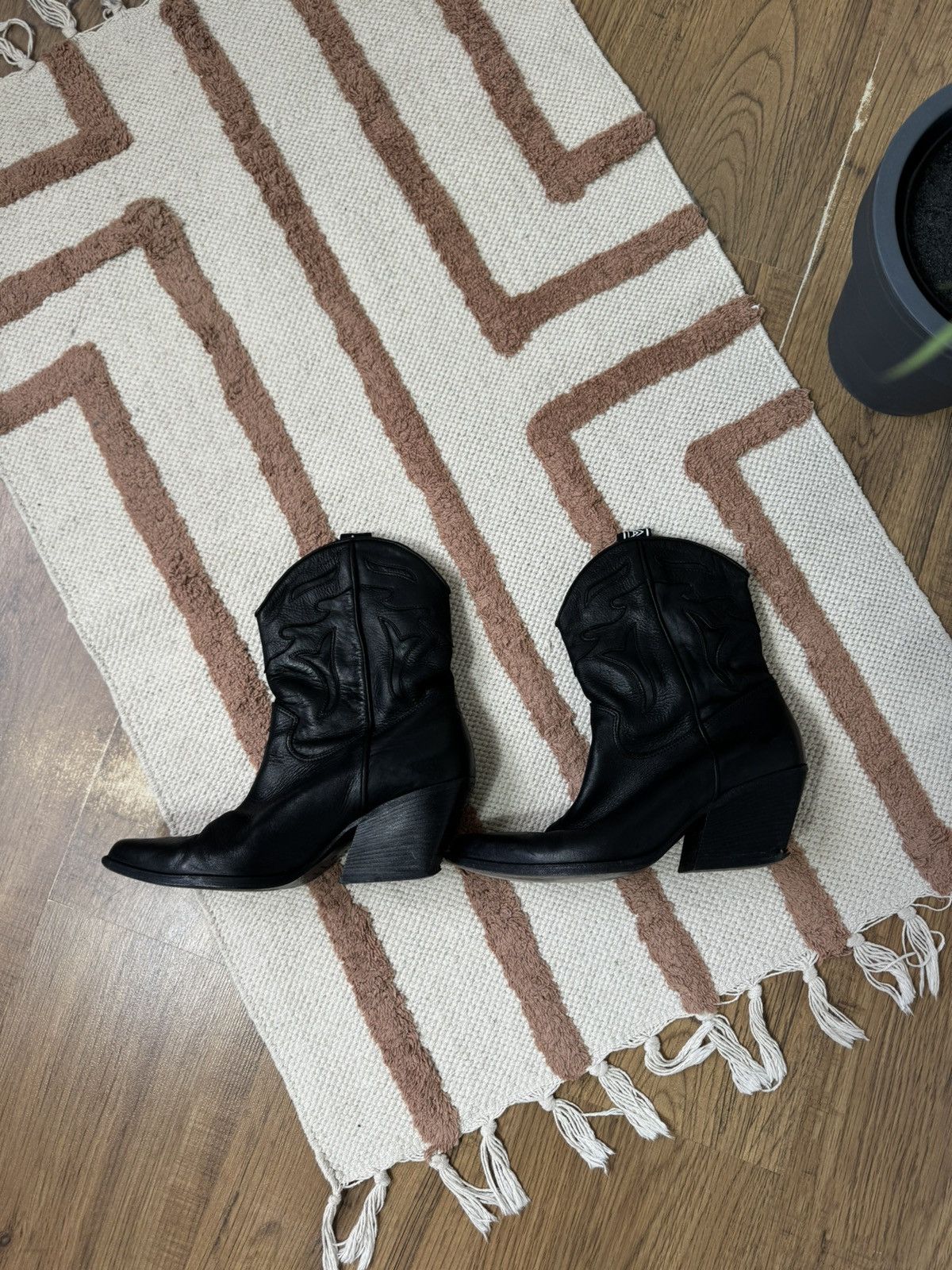 Cowboy Equipment VINTAGE ELENA IACHI LEATHER COWBOY WMNS BOOTS Size US 8 / IT 38 - 9 Thumbnail
