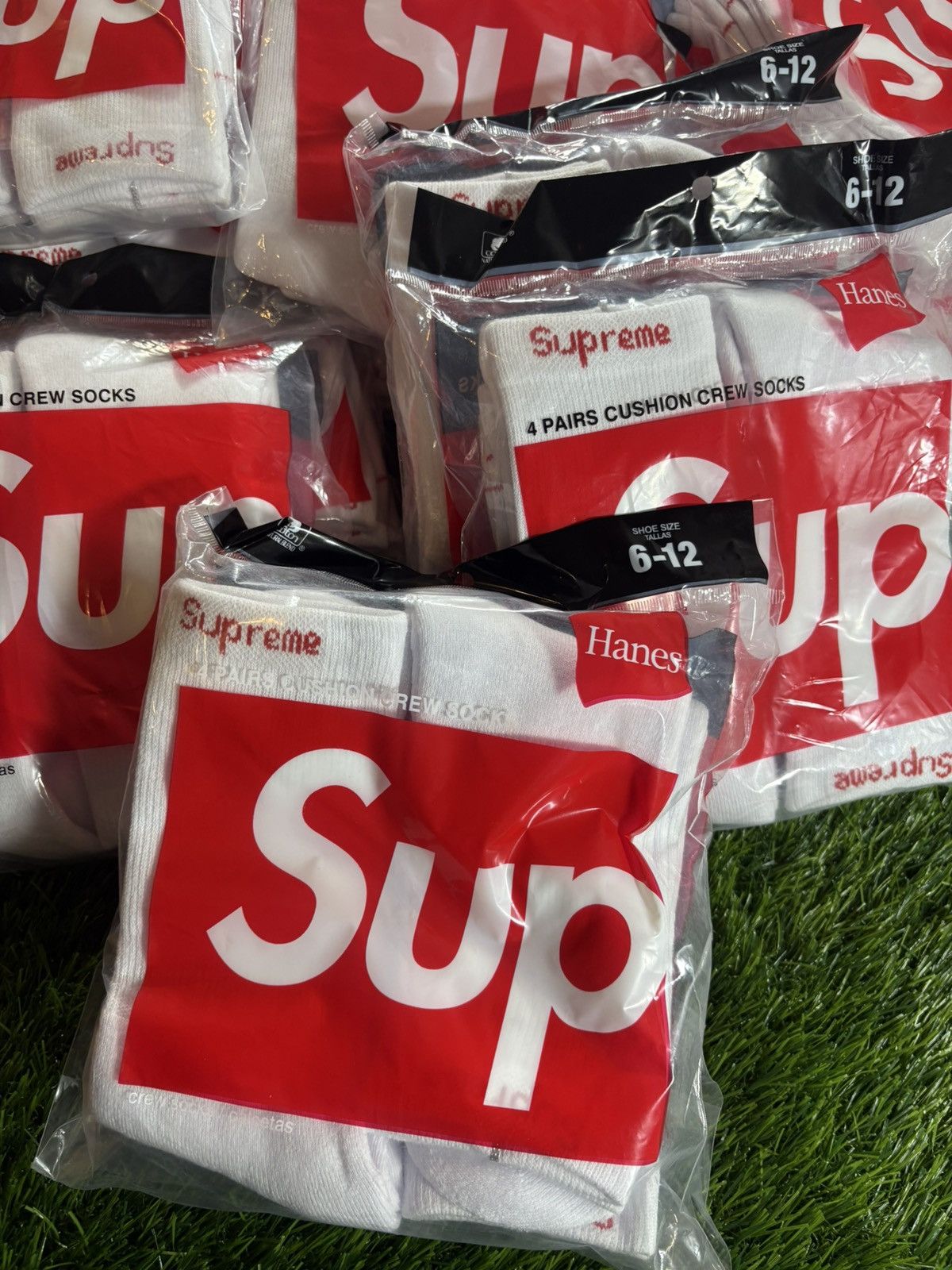 Supreme Supreme x Hanes Crew Socks Size ONE SIZE - 1 Thumbnail