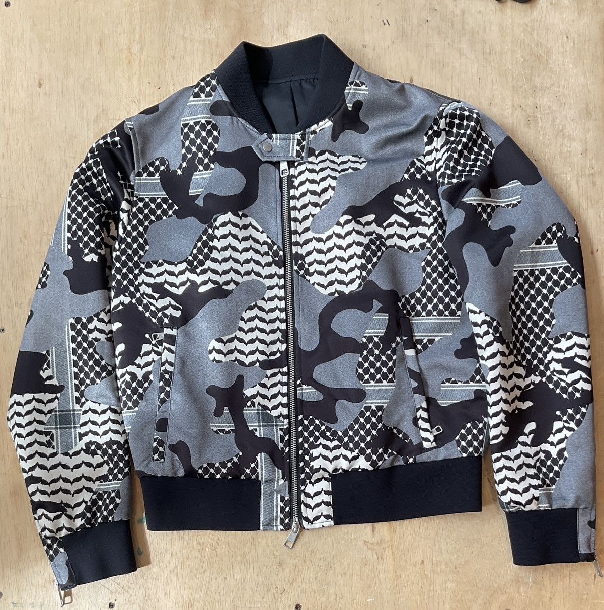 Neil Barrett Neil Barrett Multi Camo Bomber Size S Size US S / EU 44-46 / 1 - 1 Thumbnail