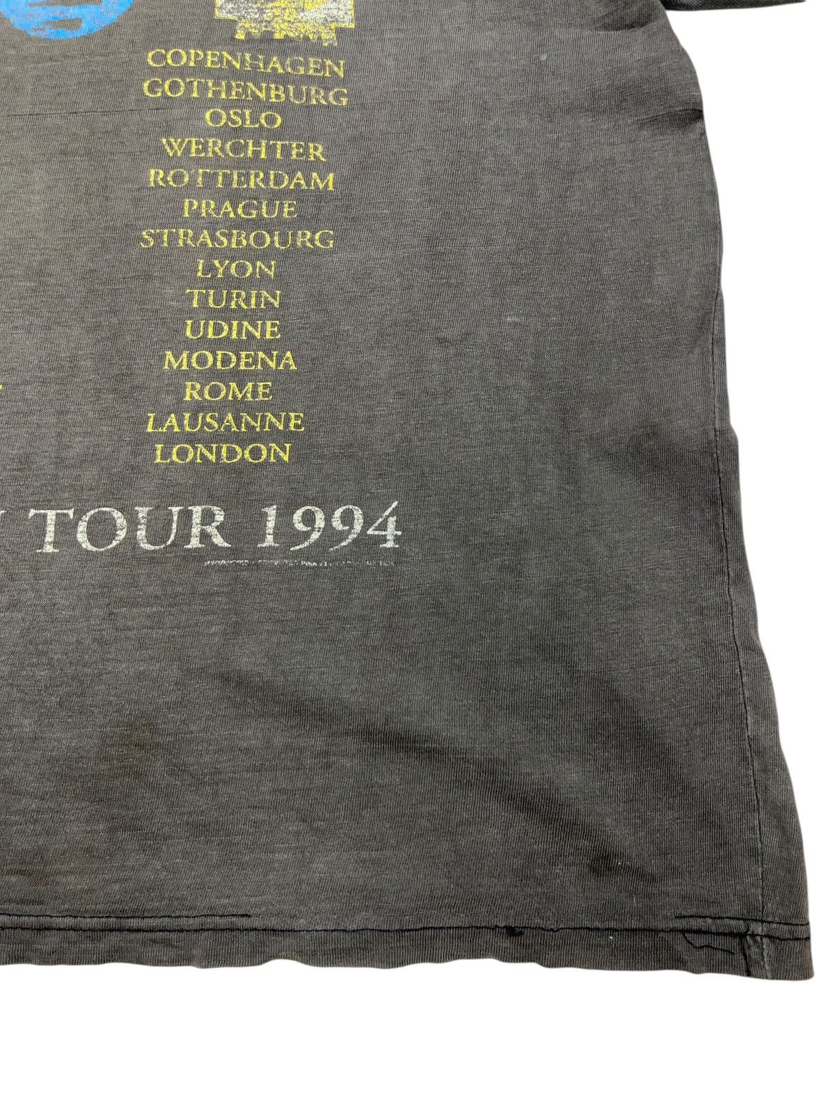 Pink Floyd Vintage 1994 Pink Floyd The Division Bell Distressed T-shirt Size US L / EU 52-54 / 3 - 15 Thumbnail