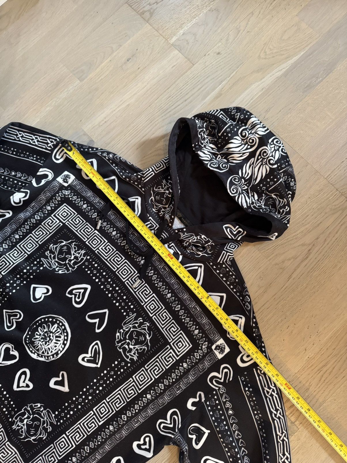Versace VERSACE hoodie study REAL TAPE MEASUREMENTS IN PHOTOS PROPE Size US S / EU 44-46 / 1 - 7 Thumbnail