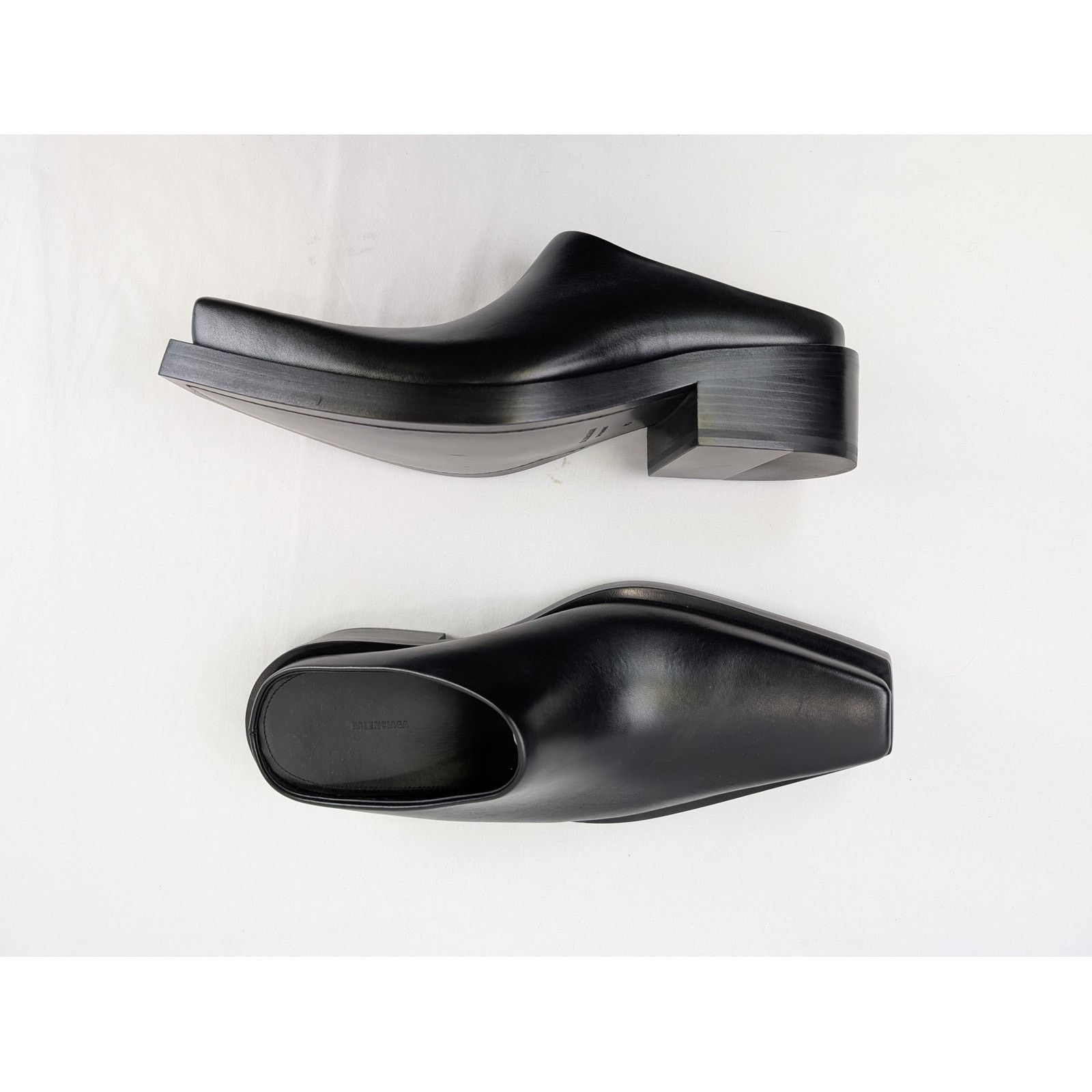 Balenciaga o1rshd1 New Matt Calfskin Santiago Mule Sandal in Black