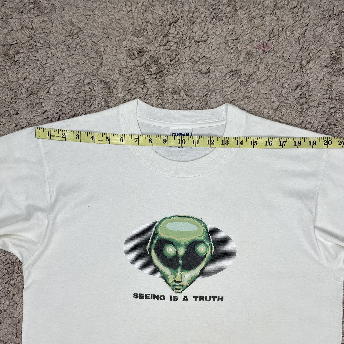 Vintage Vintage Gildan Alien Workshop Centre Logo T-shirt Size US L / EU 52-54 / 3 - 16 Thumbnail
