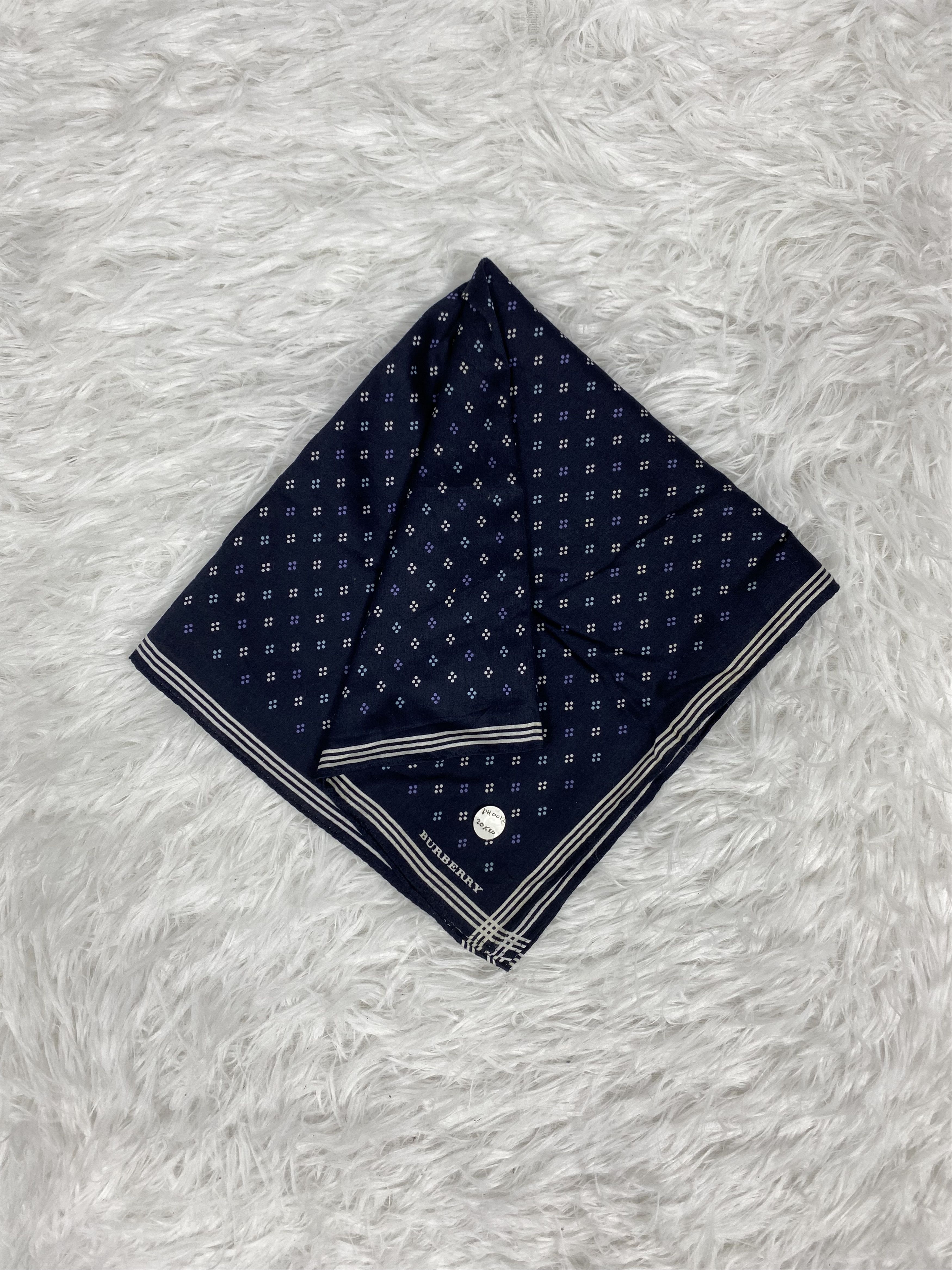 Burberry × Vintage Vintage Burberry Handkerchief PH0012 Size ONE SIZE - 1 Thumbnail