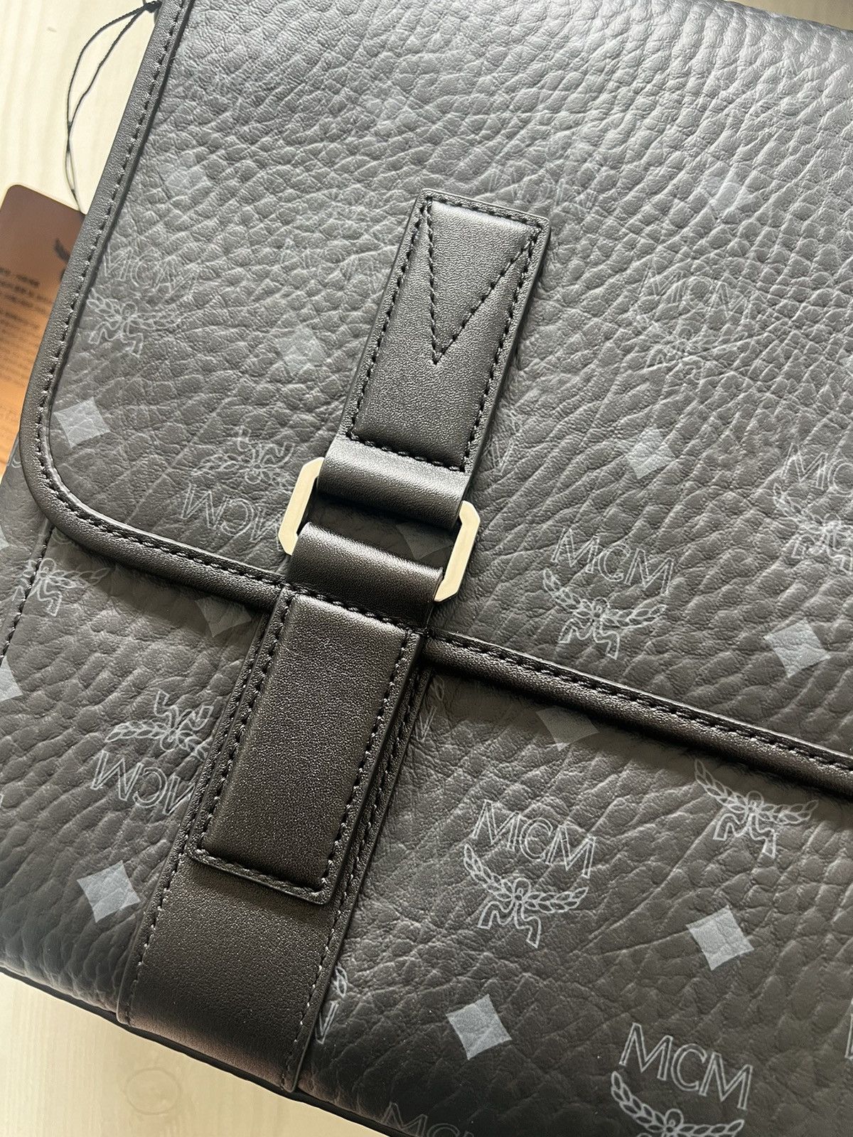 MCM Aren Messenger in Visetos Size ONE SIZE - 7 Thumbnail