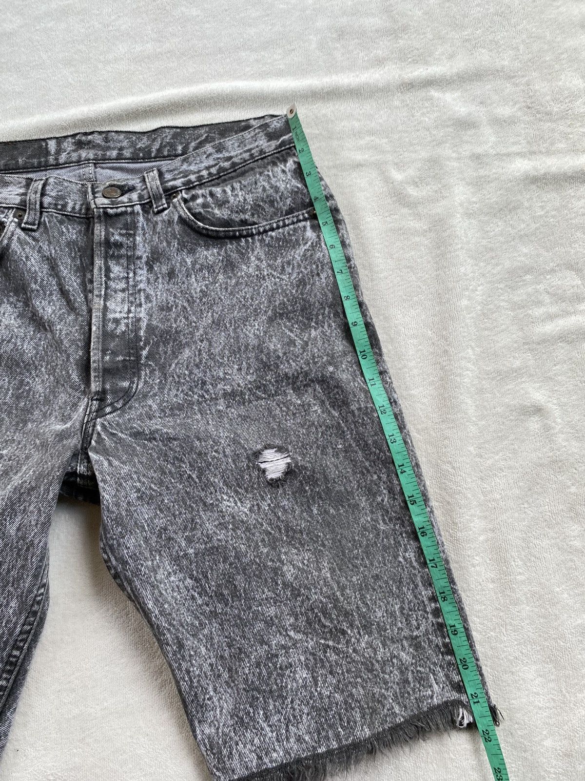 Levi's LEVIS SHORT PANTS DISTRESSED DENIM Size US 33 - 9 Thumbnail