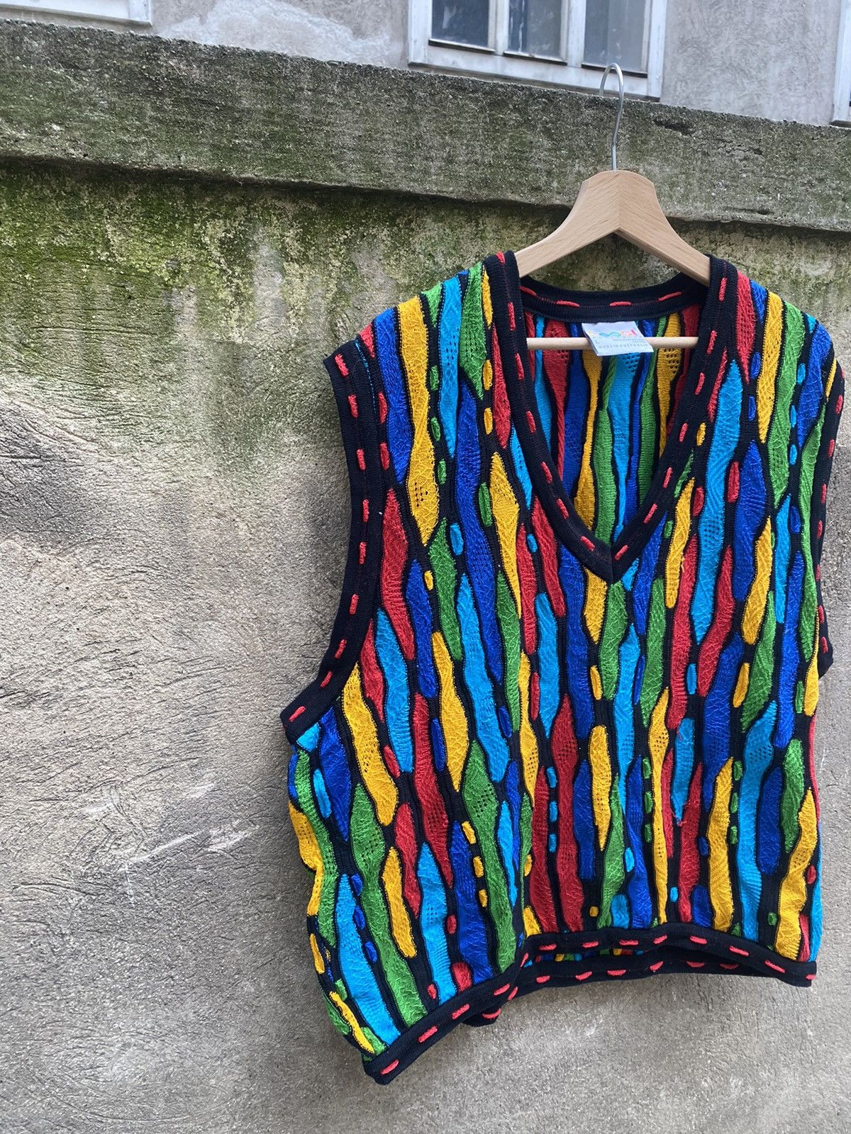 Coogi × Vintage Vintage Coogi Dense 3D Vest Size US L / EU 52-54 / 3 - 5 Thumbnail