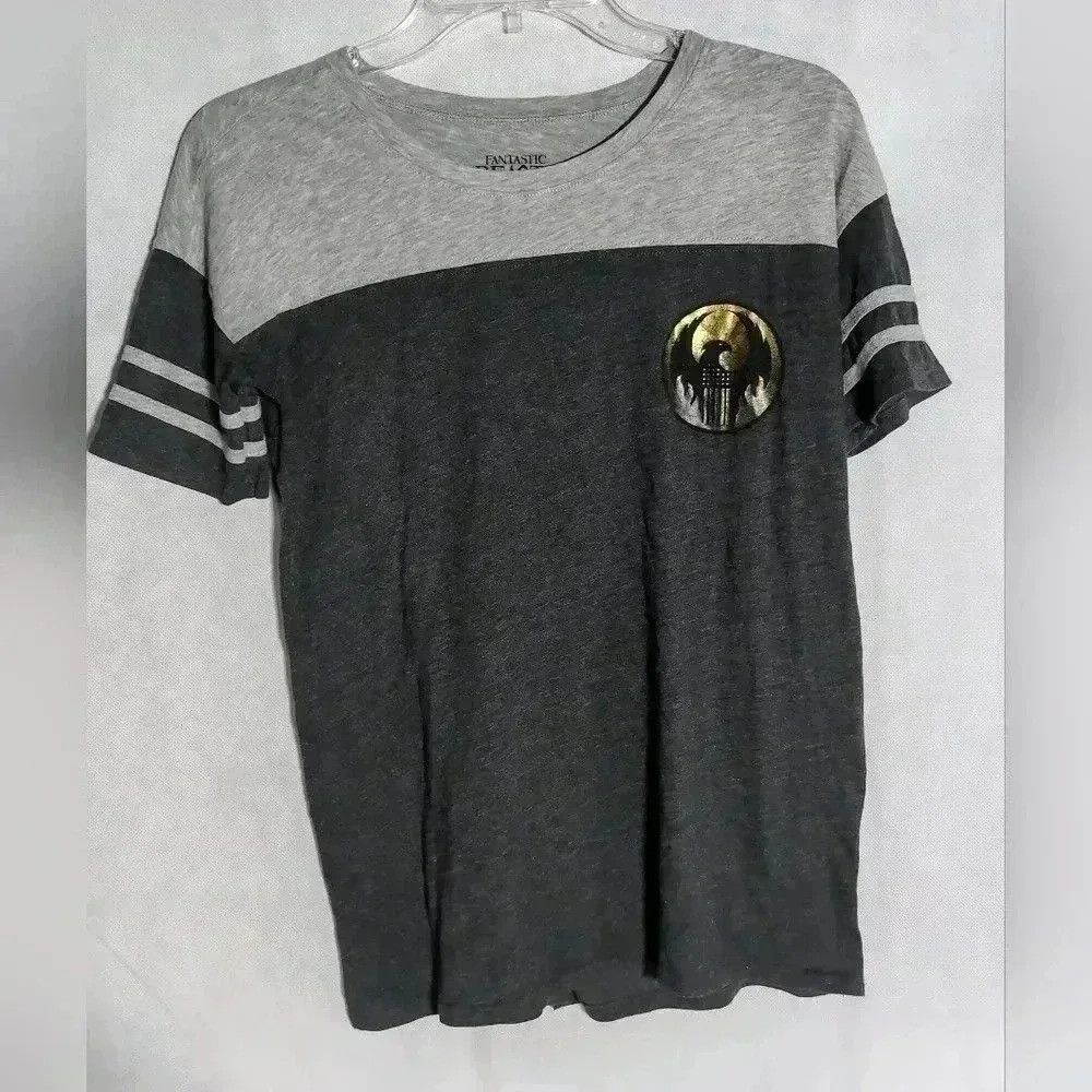 Designer Fantastic Beasts Tshirt Black and Grey ringed sleeve jersey Size US S / EU 44-46 / 1 - 1 Thumbnail
