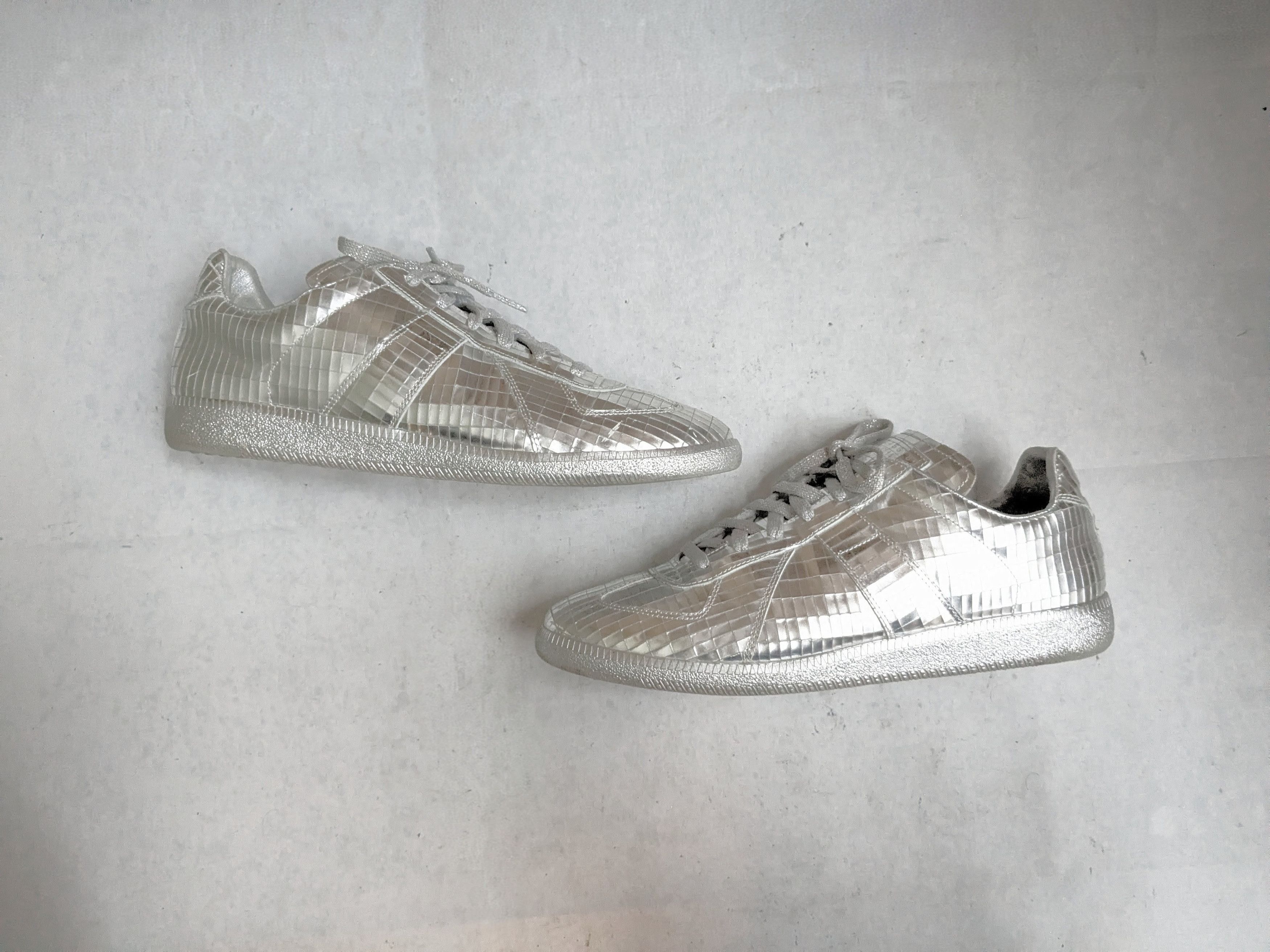Maison Margiela Maison Margiela Replica GAT Silver 11 44 Low Tops Leather Size US 11 / EU 44 - 1 Thumbnail