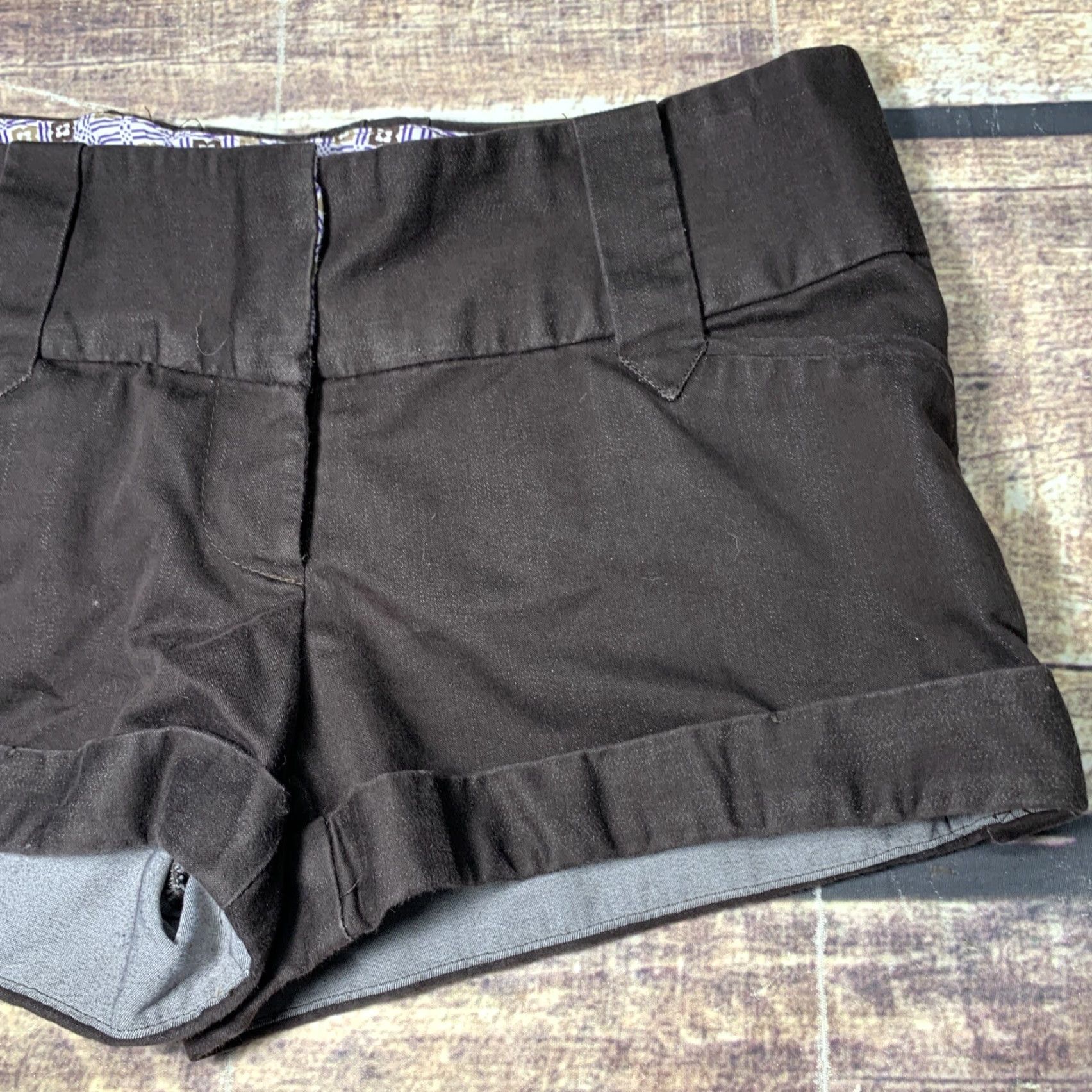 Vintage Charlotte Russe Womens Shorts Dark Brown Size 7 Flap Pockets Cuffed Waist 30 Short Chino Casual Boyfriend Preppy Womens Regular Fit Cotton Spandex* Size 28" / US 6 / IT 42 - 3 Thumbnail