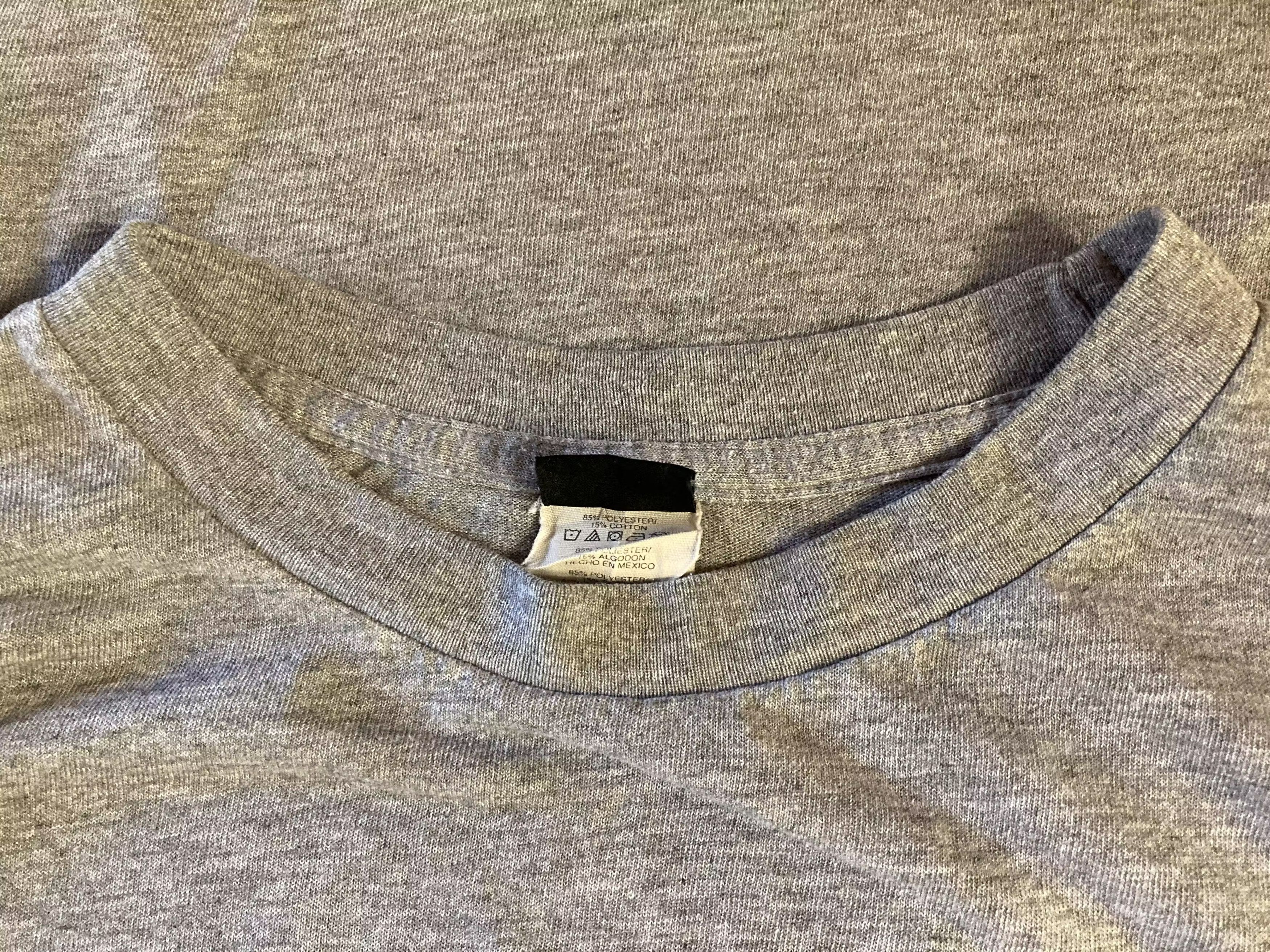 Oakley VINTAGE OAKLEY CENTRE LOGO T SHIRT SIZE L Size US L / EU 52-54 / 3 - 4 Thumbnail