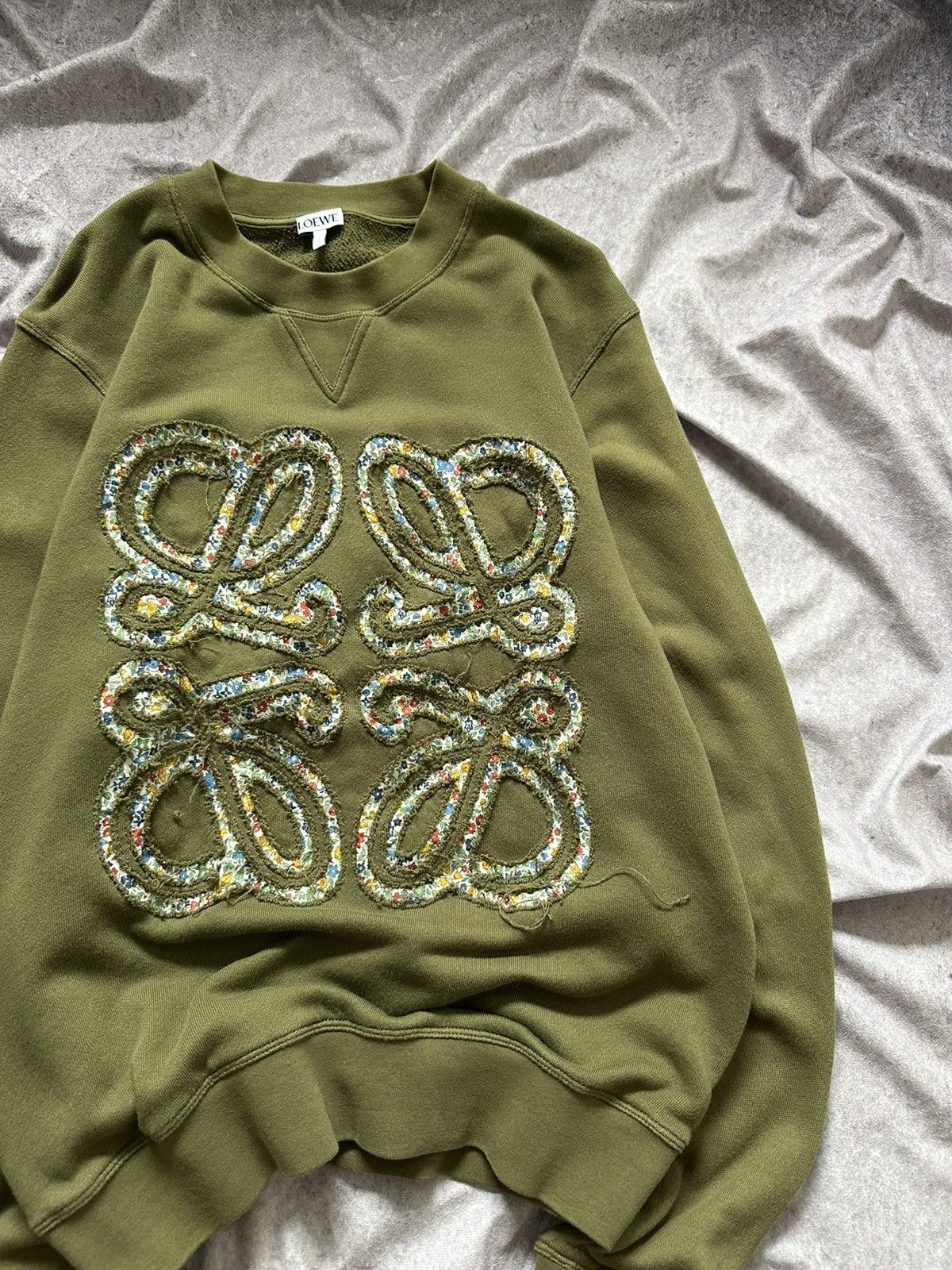 Loewe Loewe Slim Fit Anagram Flowers Logo Embroidered Sweatshirt Size US S / EU 44-46 / 1 - 4 Thumbnail