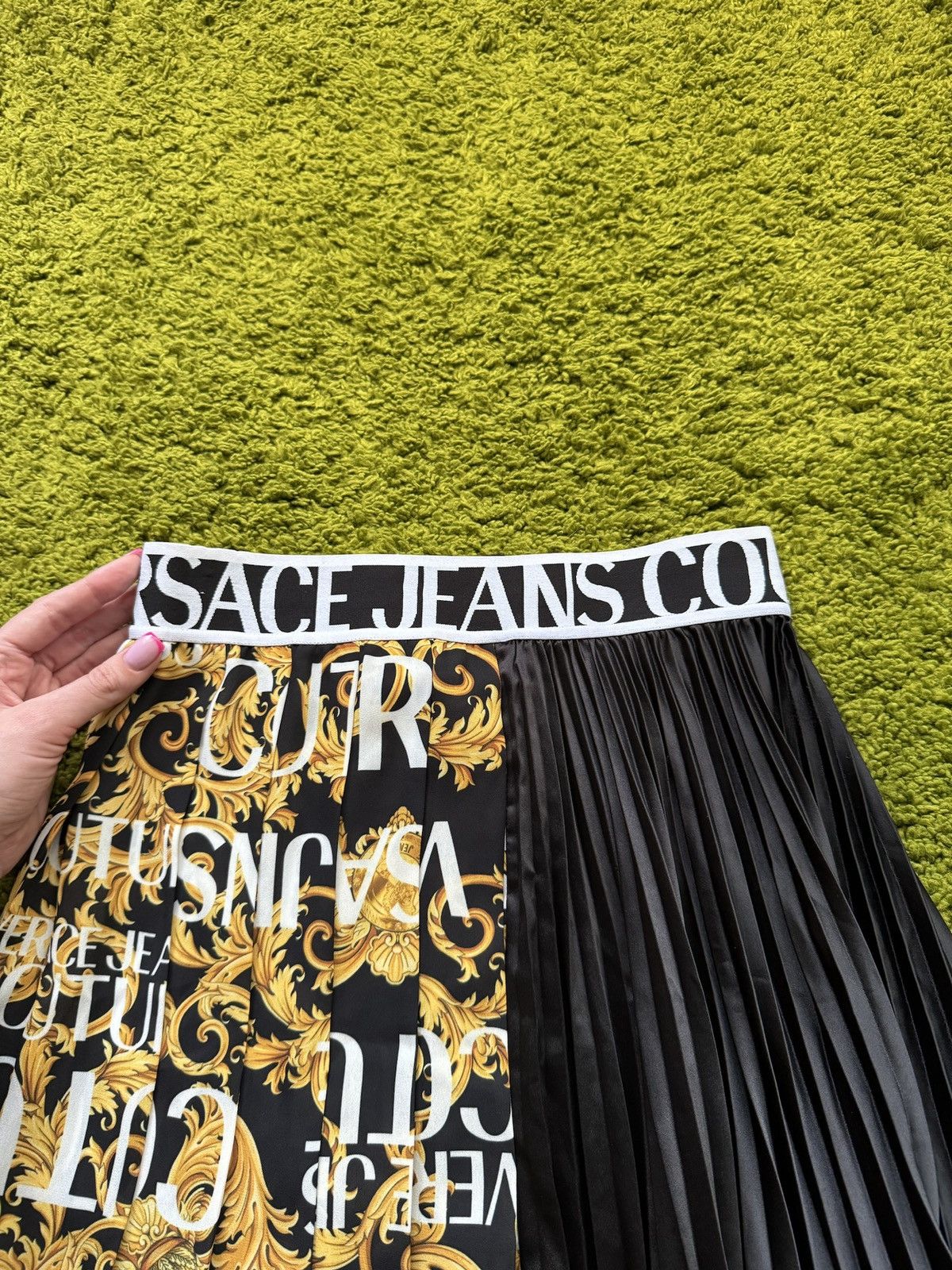 Versace × Versace Jeans Couture Versace Jeans Couture all around logo plisse skirt Size 26" / US 2 / IT 38 - 2 Thumbnail