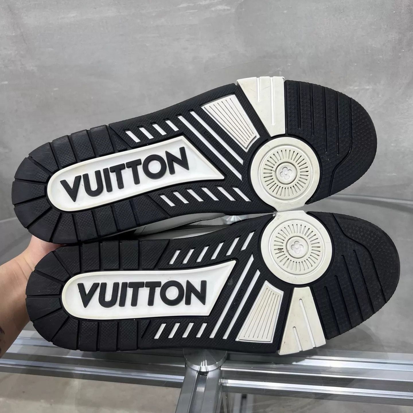 Louis Vuitton LV Trainer BW Velcro UK8/42 YH26201 Size US 9 / EU 42 - 7 Thumbnail