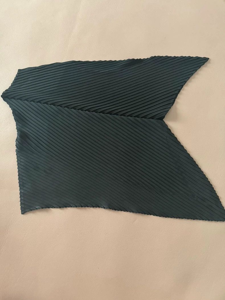 Issey Miyake Issey Miyake size:2 Black pleated short-sleeved shirt Size S / US 4 / IT 40 - 2 Thumbnail