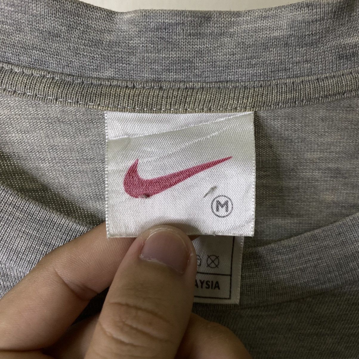 Nike Vintage 2000s Nike Embroidery Spell Out Swoosh LS T Shirt Size US L / EU 52-54 / 3 - 4 Thumbnail